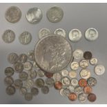 Konvolut Münzen USA, darunter 1 x Siber-Dollar 1885; 2 x Silber-Dollar 1923, 6 x Half Dollar (1943,