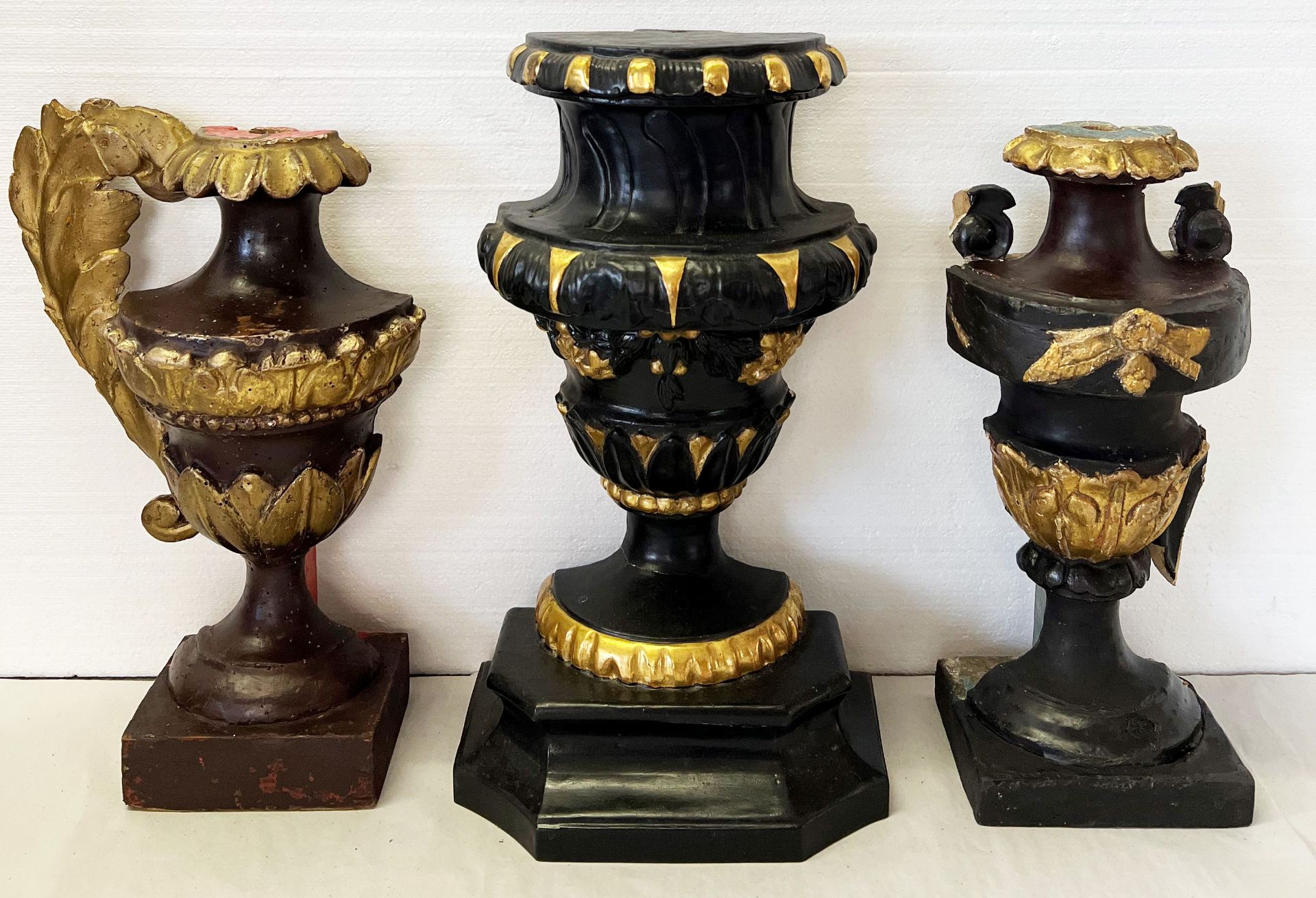 3 Altarvasen/ 3 altar vases. Franken, 18./19. Jh. Fassungen ergänzt, schwarz-gold erneuert, H.