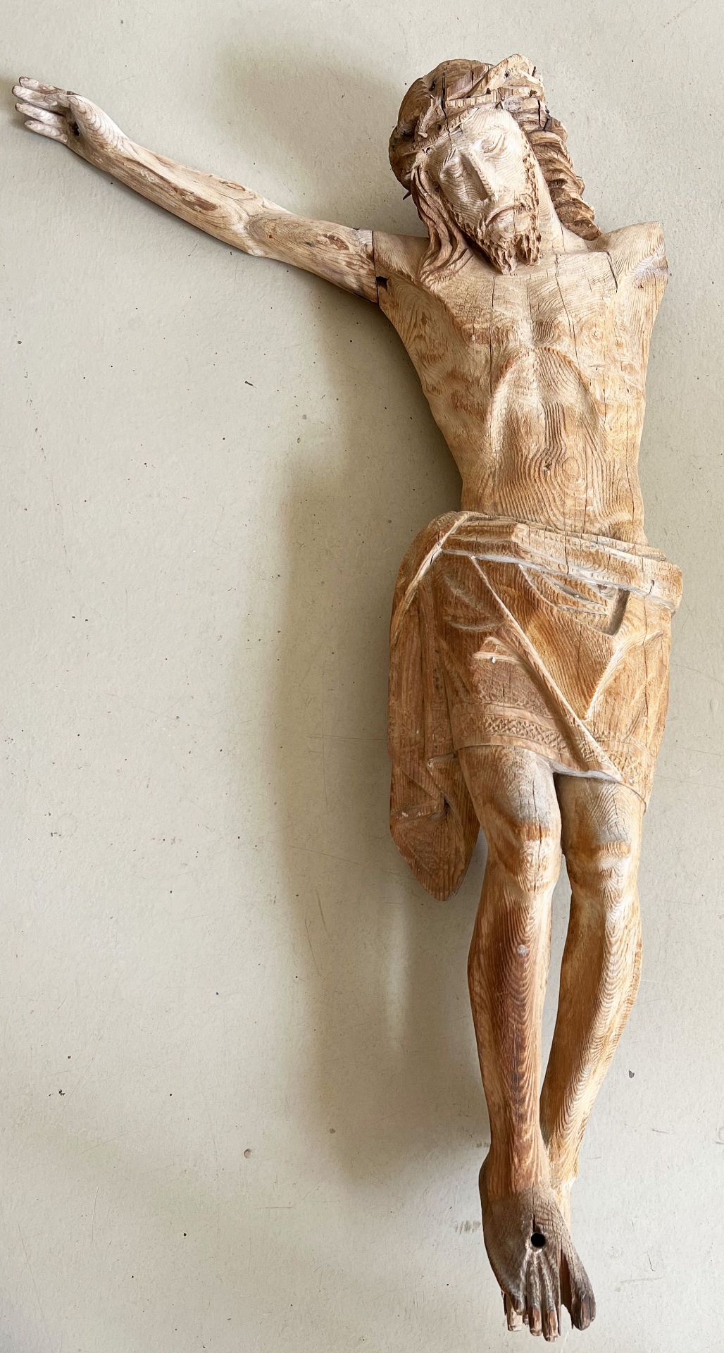 Gekreuzigter/ corpus Christi. Süddeutsch, um 1870, Holz, holzsichtig, ein Arm verloren,