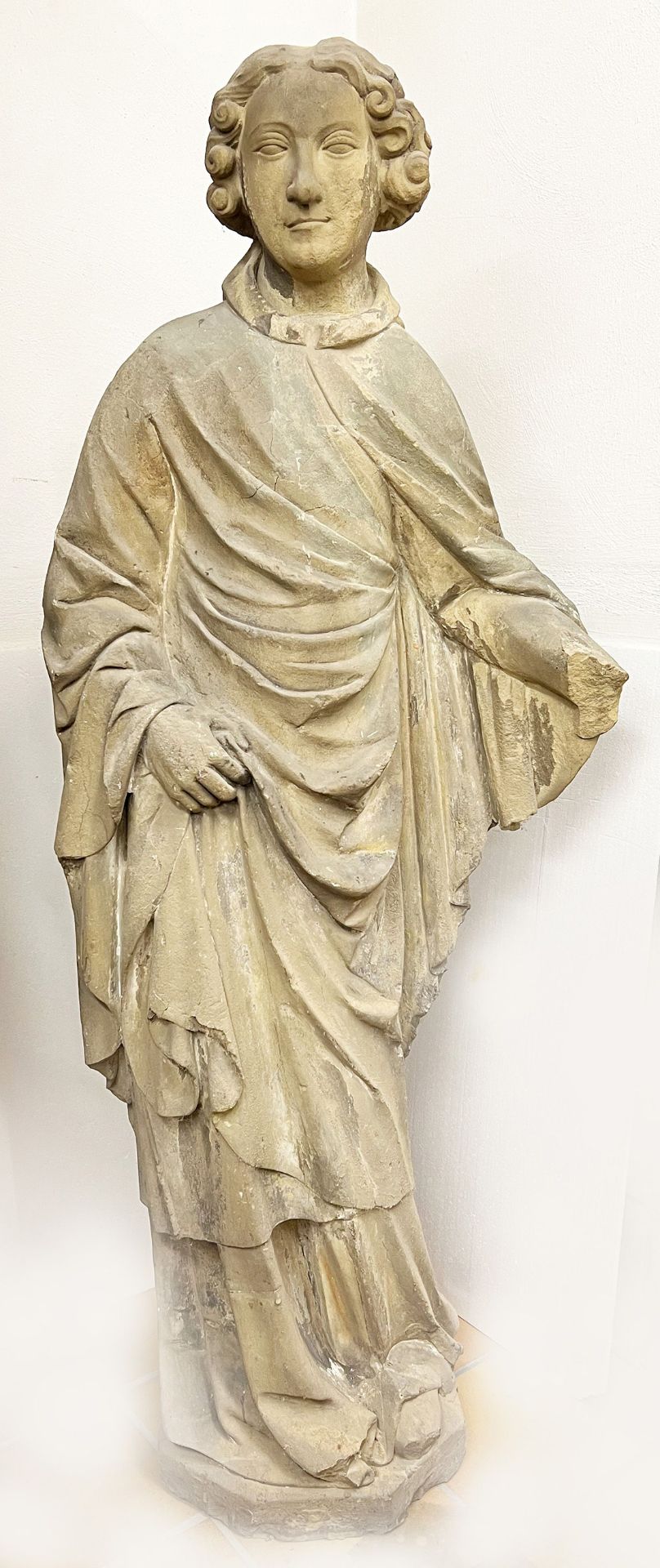 Apostelfigur/ Figure of an apostle. Franken, wohl gotisch, 15. Jh./16. Jh. (?), Sandstein, alte - Image 7 of 7