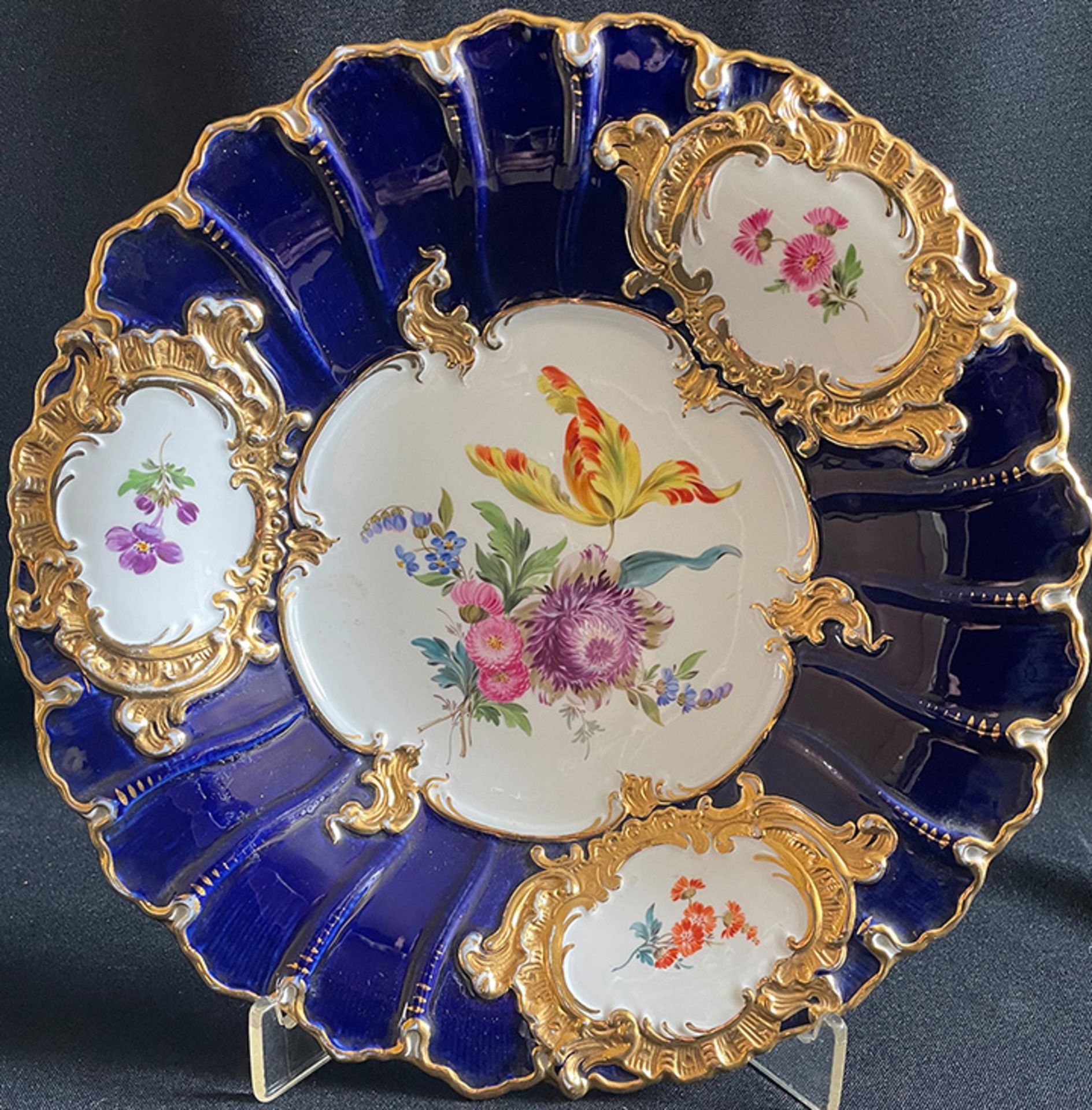 Konvolut Meissen figürliches Porzellan Kakadu und kobaldblaues Porzellan, Meissen: 1 x Kakadu, auf - Bild 4 aus 4