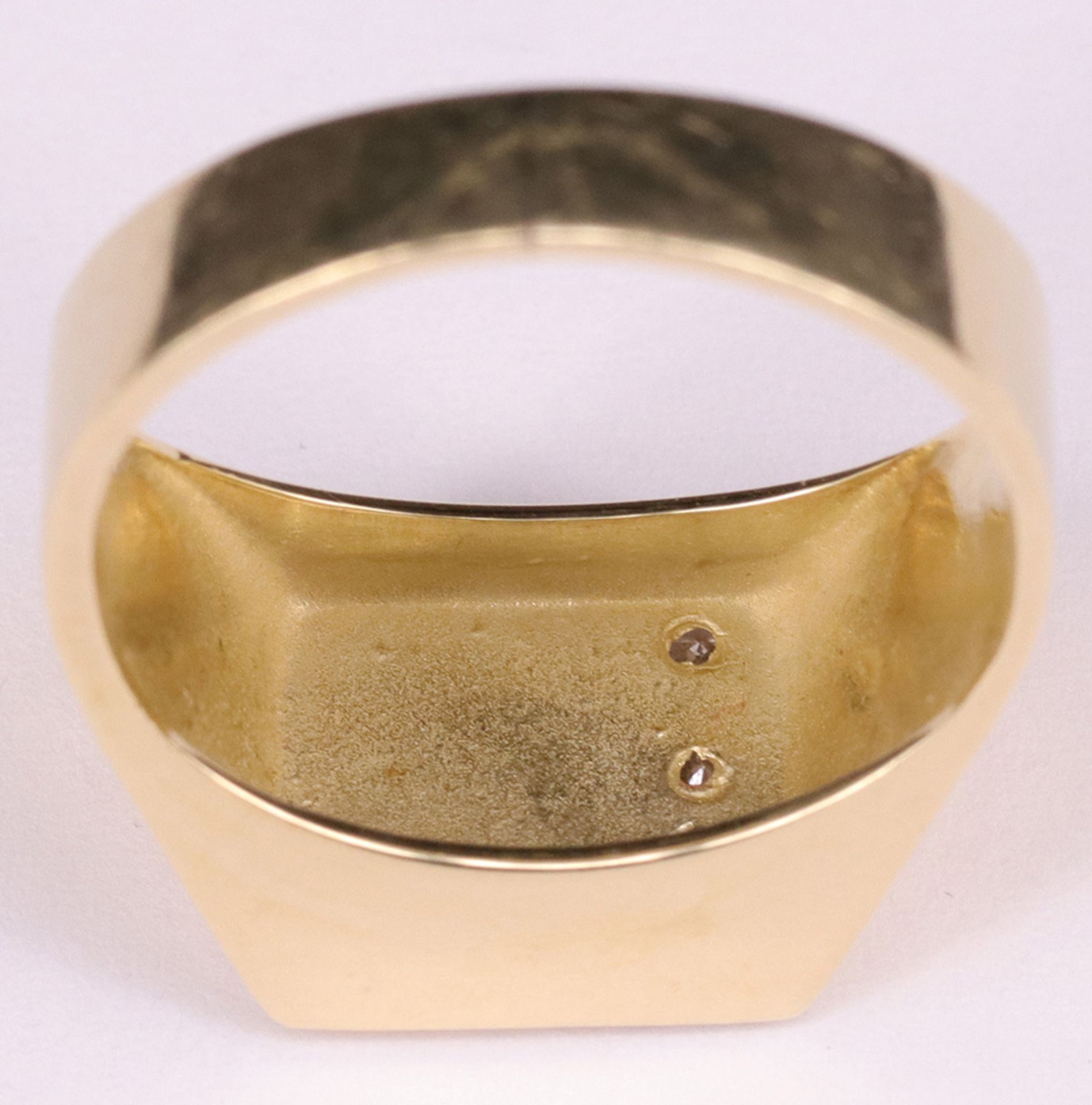 Zwei Goldringe: Ring mit Grandeln und Eichenblättern, 585er GG, RG61, 7,77 g; Ring mit Monogramm " - Image 7 of 8