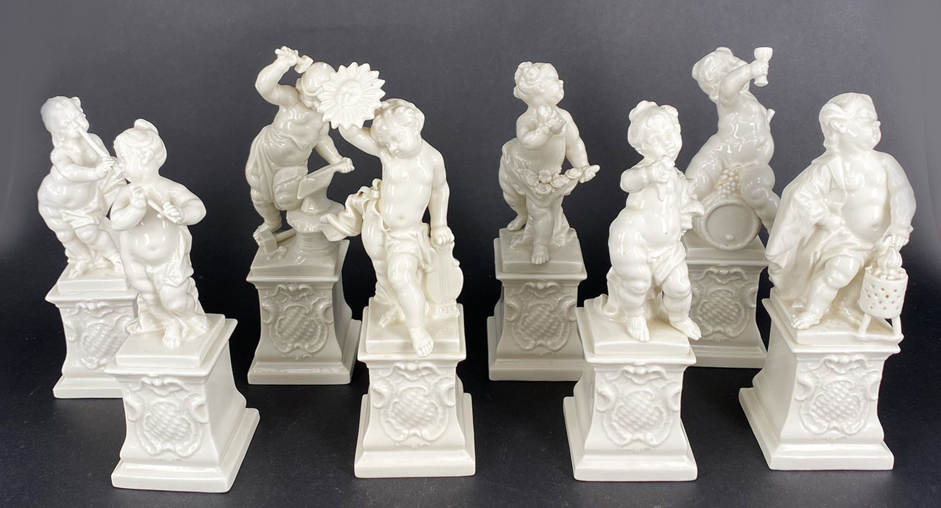 Nymphenburg, 8 Figuren, Modelle von F.A. Bustelli, Weißporzellan, glasiert, Rautenpressmarke: