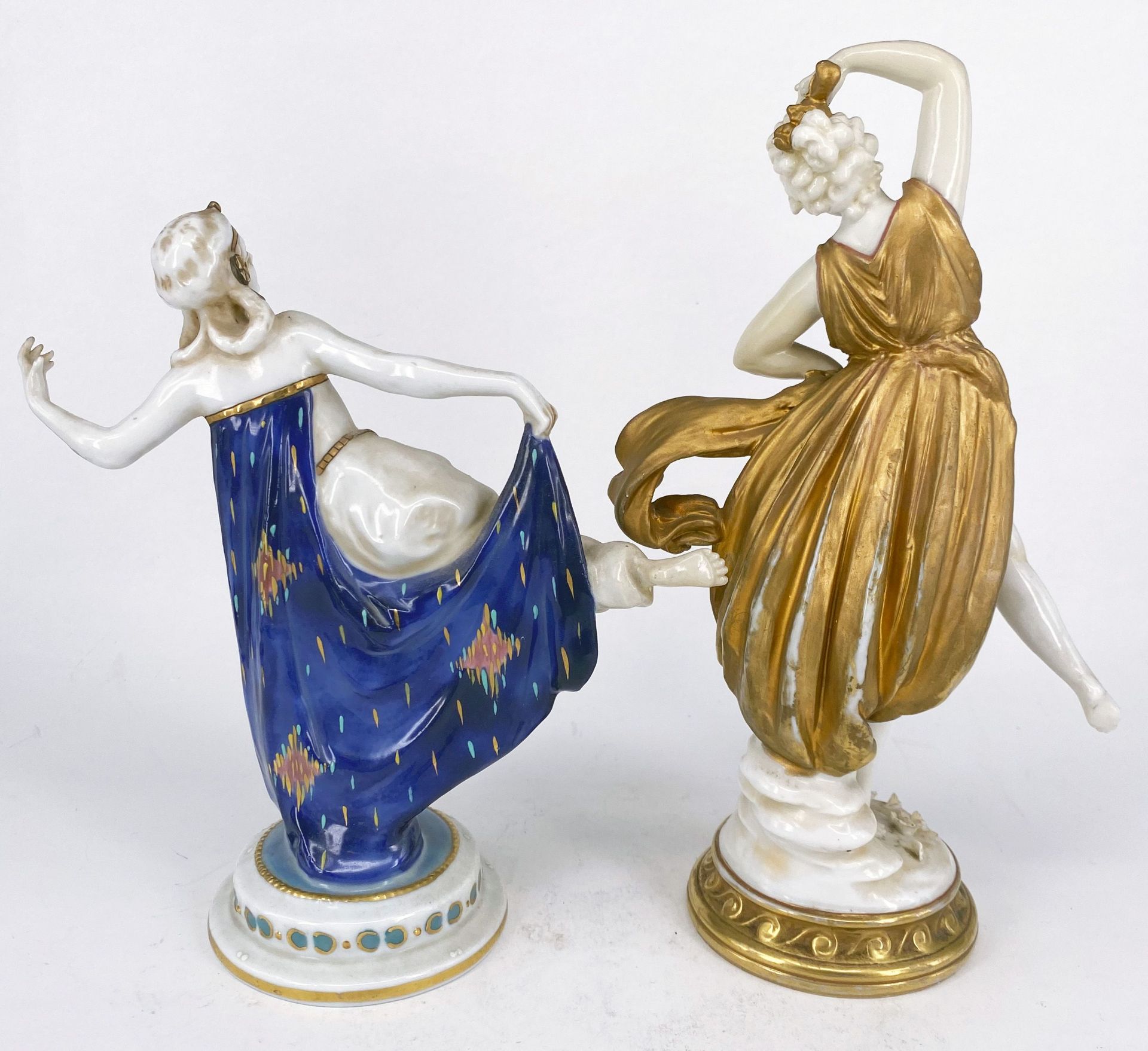 Zwei Tänzerinnen, Porzellan, Art Deco: Figur auf rundem Sockel, Weißporzellan mit goldenem Kleid, - Bild 4 aus 6