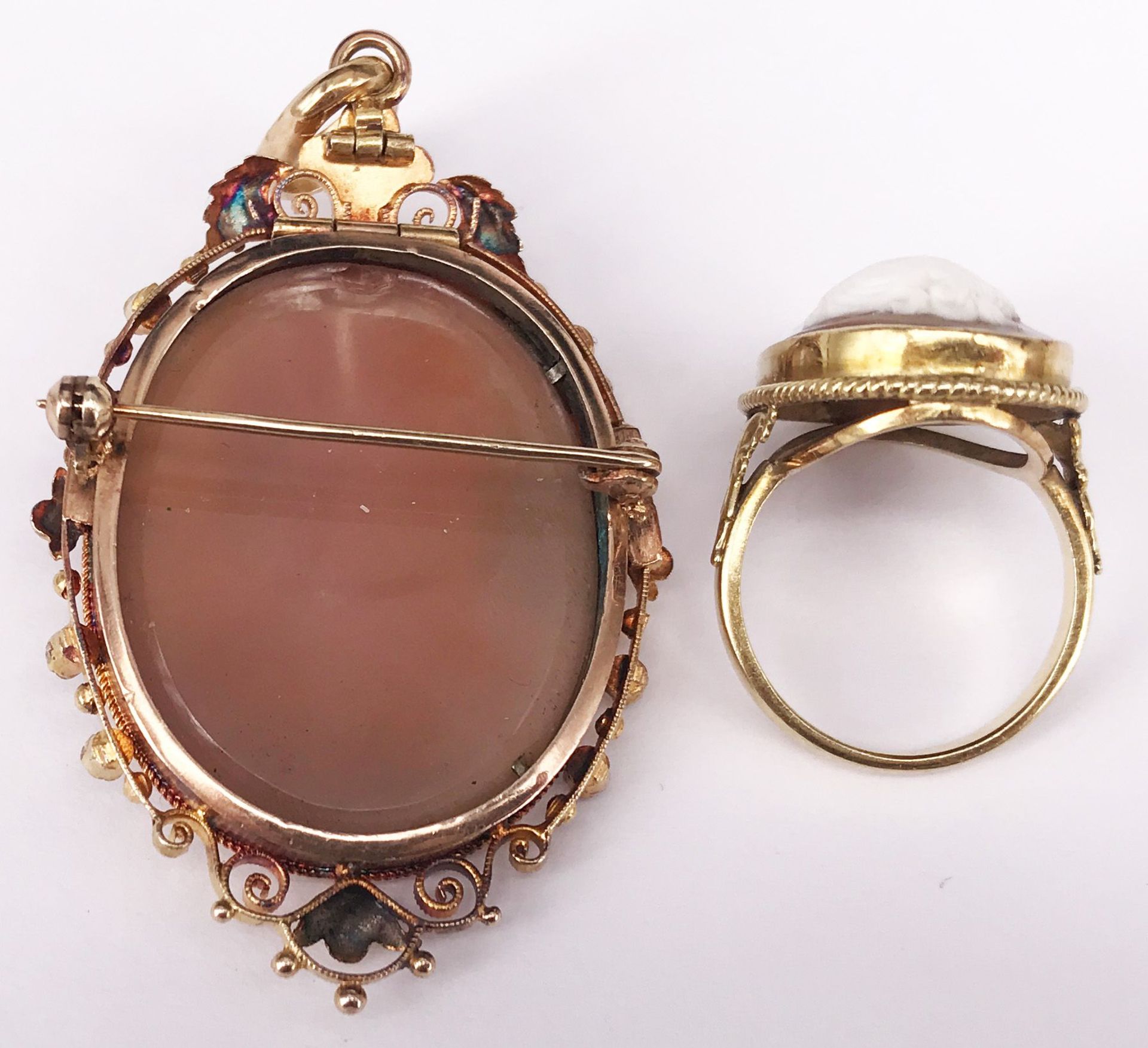 Biedermeier Anhänger und Ring mit Gemmen: Anhänger mit weiblichem antikisierenden Profil, in Fassung - Image 2 of 2