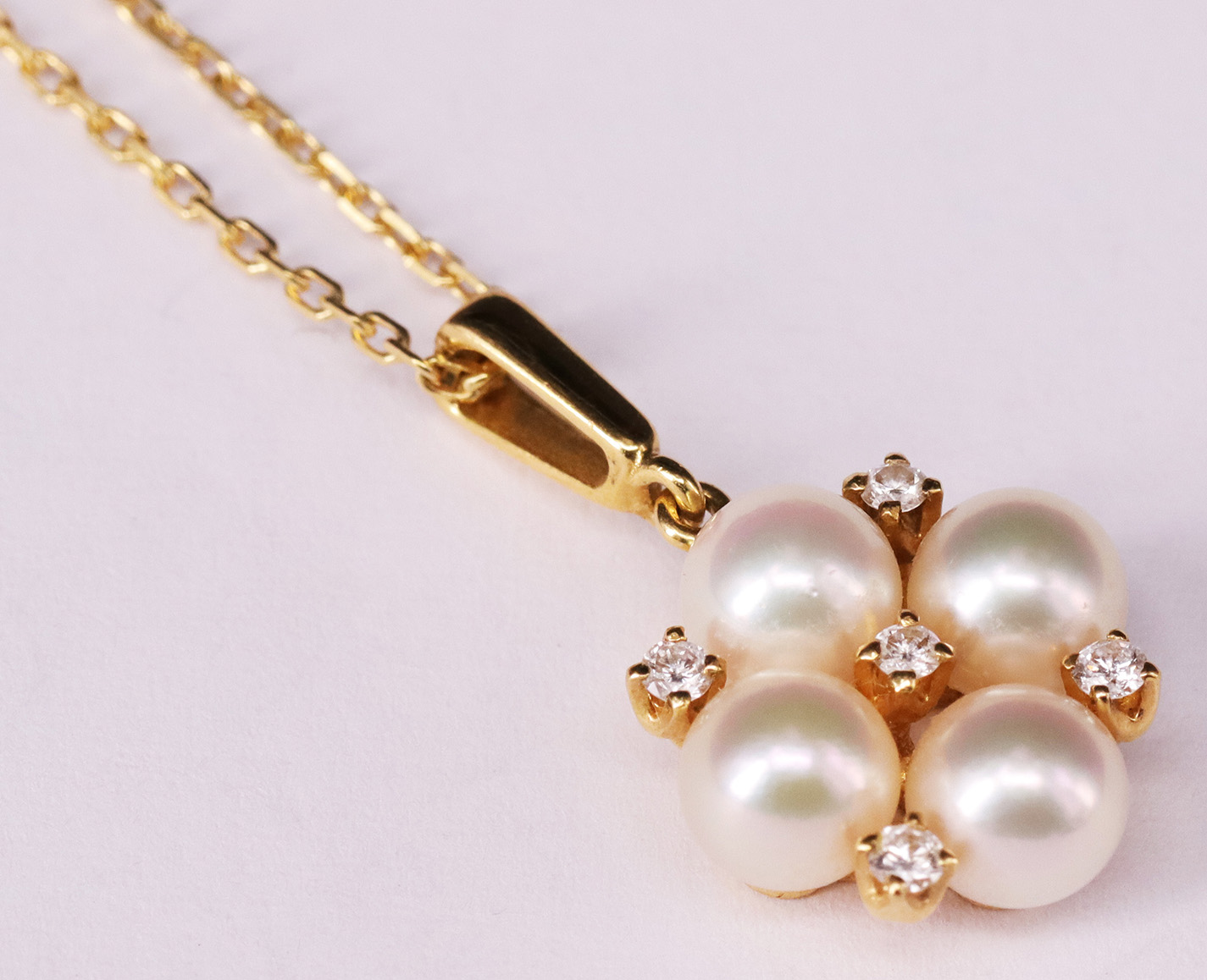 Anhänger mit Perlen und Diamanten, dazu Goldkette / Pendant with pearls and diamonds, plus a gold