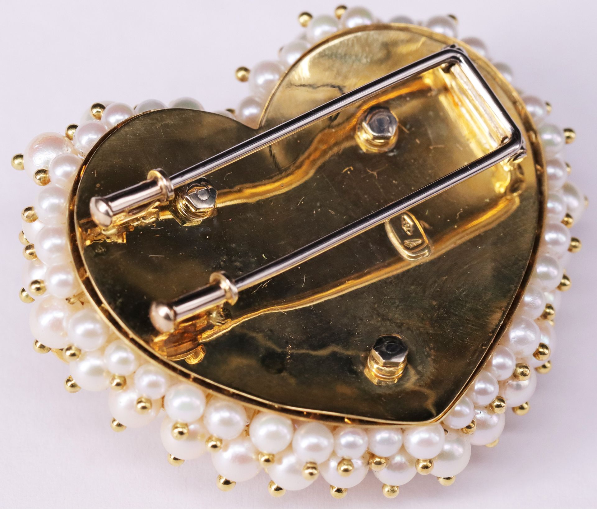 Herz als Brosche mit Zuchtperlen und Diamanten / heart shaped brooch set with pearls and diamonds. - Image 2 of 2