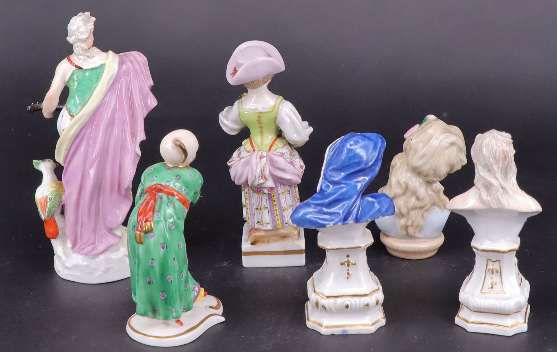 Konvolut aus drei Porzellanfiguren und drei Porzellanbüsten, unterschiedliche Marken, 6 Stück, - Bild 6 aus 8