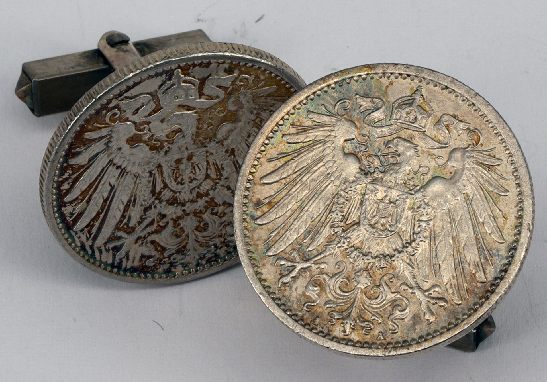 Konvolut: Kriegsverdienstkreuz mit Miniatur und Paar Manschettenknöpfe, Silber, bestehend aus je - Bild 4 aus 4