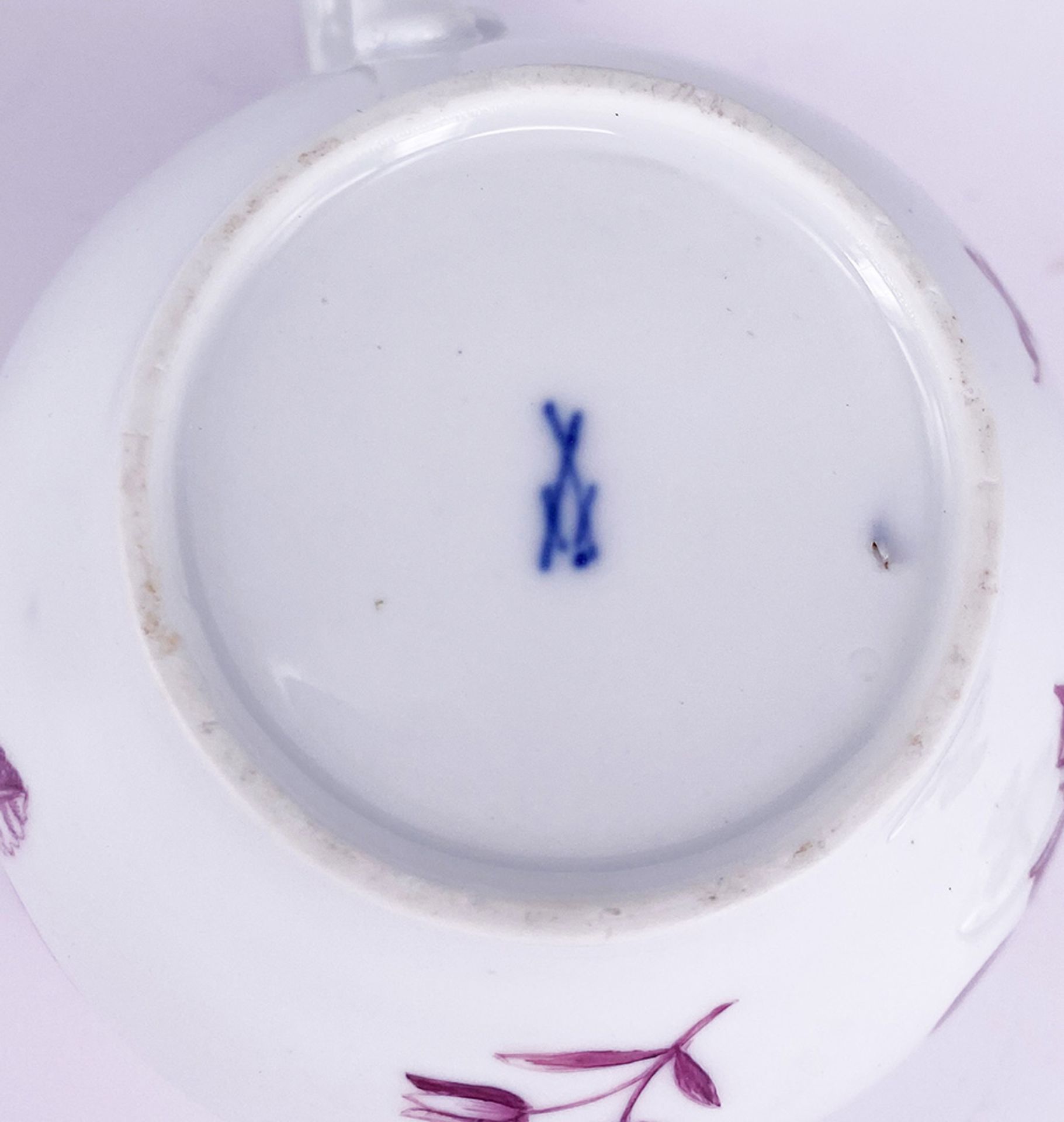 Meissen, Teekännchen: Kugeliger, nach unten leicht verjüngter Korpus, flacher Deckel mit großem - Bild 3 aus 4