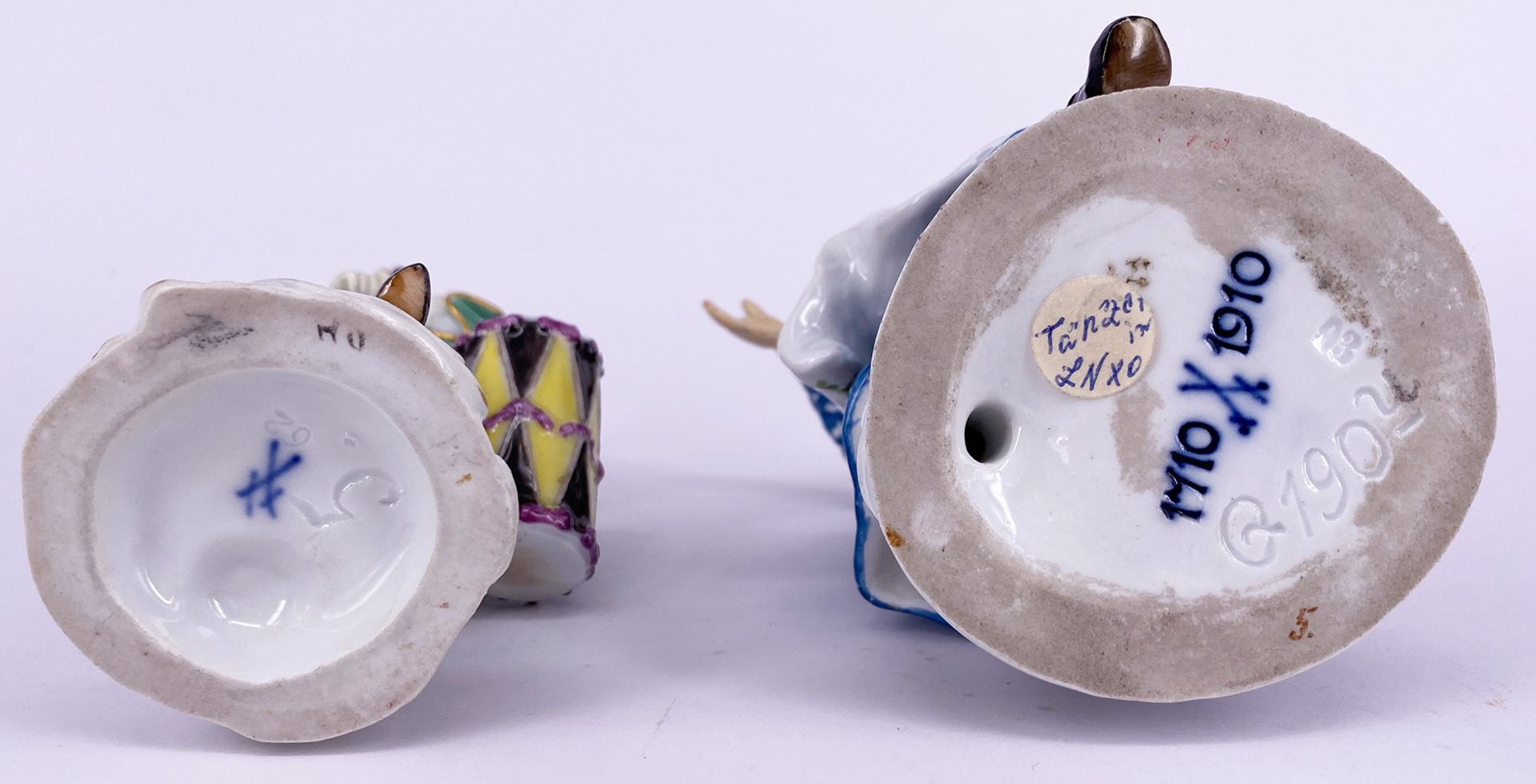 Meissen, zwei Porzellanfiguren: "Trommler", aus der Serie "Cris de Paris", Musikant mit Flöte und - Bild 4 aus 4