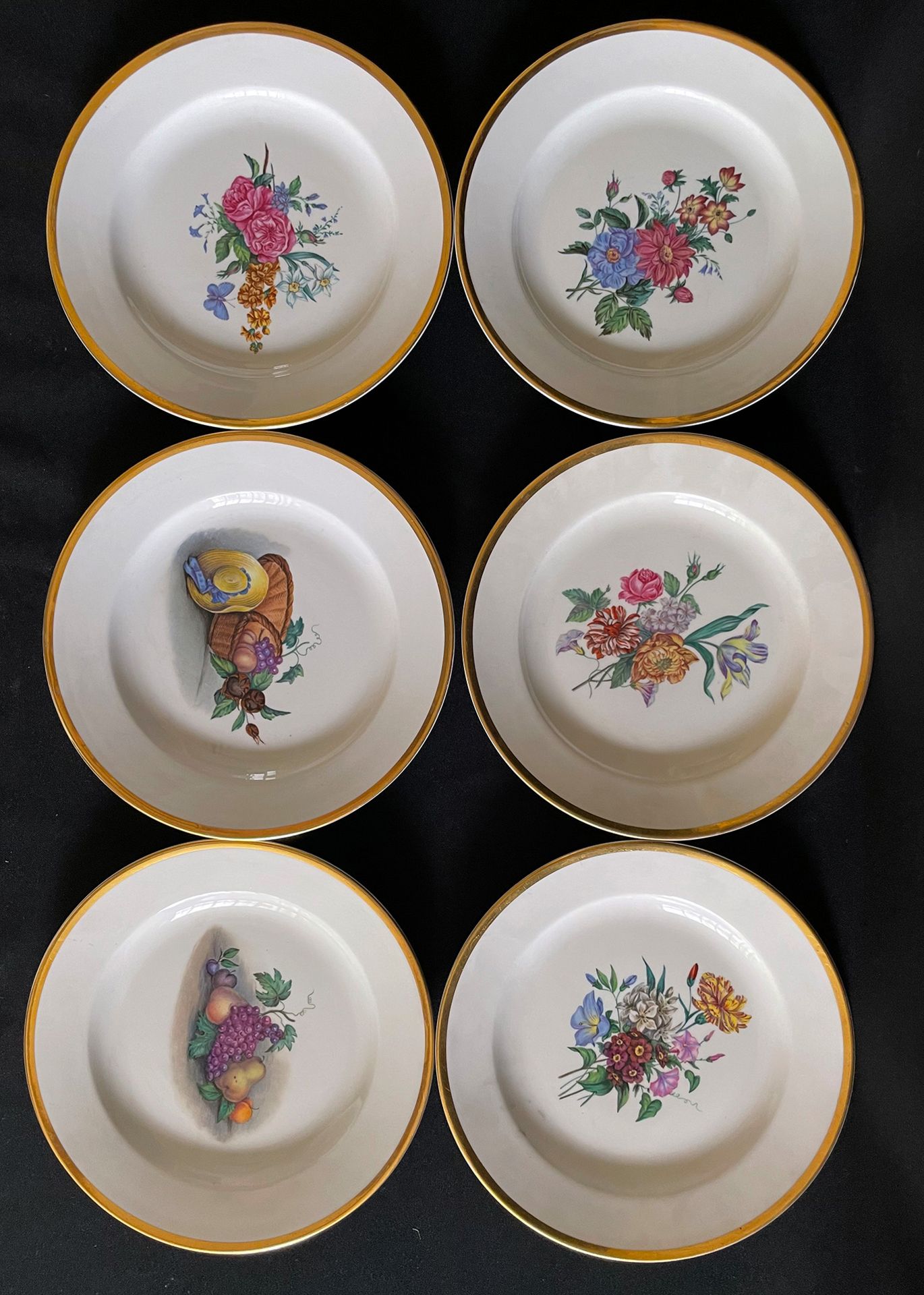 Konvolut Porzellan, bestehend aus diversen Objekten und Marken: 6 Teller mit Blumenmotiven, D. 21 - Bild 2 aus 13