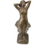 Fritz Heinemann (1864-1932), Mädchen im Wind, Bronze, signiert. A young girl in the wind, H. 39,5