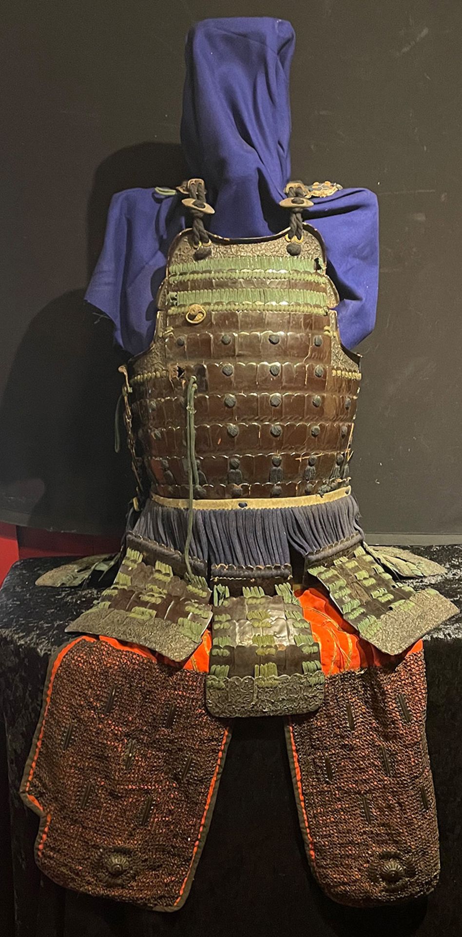 Rüstung, Japan, Samurai- u. Edo-Zeit (Zugabe Helm), Höhe ca. 70 cm. Armor, Japan, Samurai and Edo