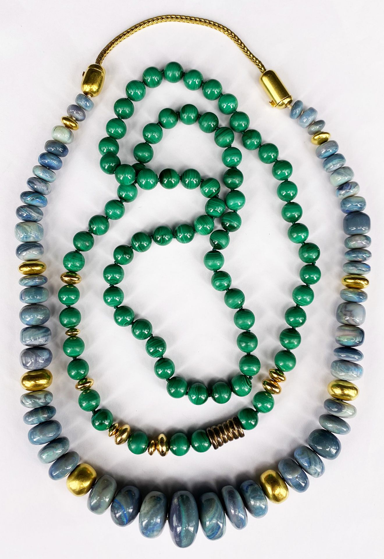 Kette aus Azurit Malachit mit Gelboldteilen / Necklace made of azurite malachite with yellow gold