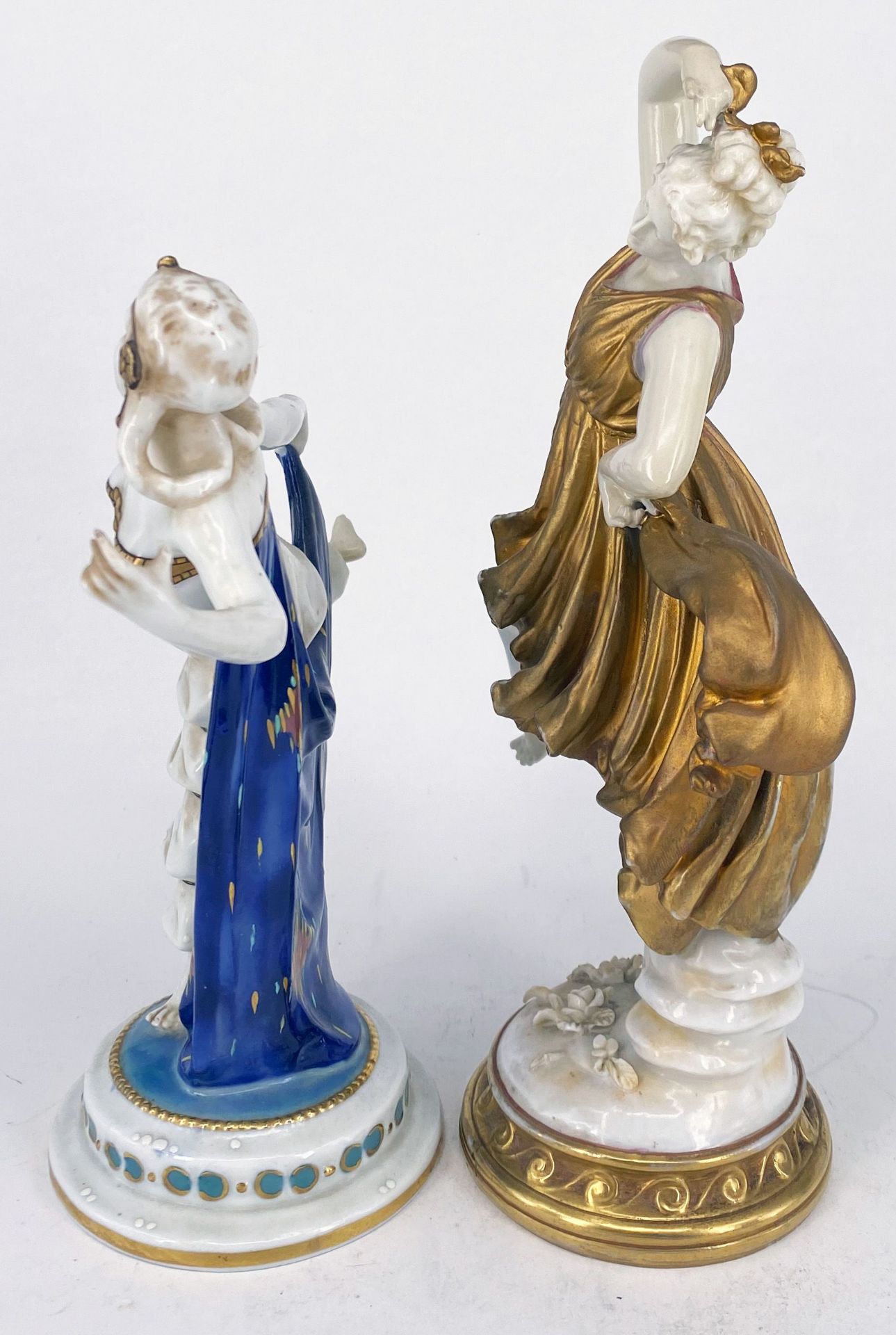 Zwei Tänzerinnen, Porzellan, Art Deco: Figur auf rundem Sockel, Weißporzellan mit goldenem Kleid, - Bild 2 aus 6
