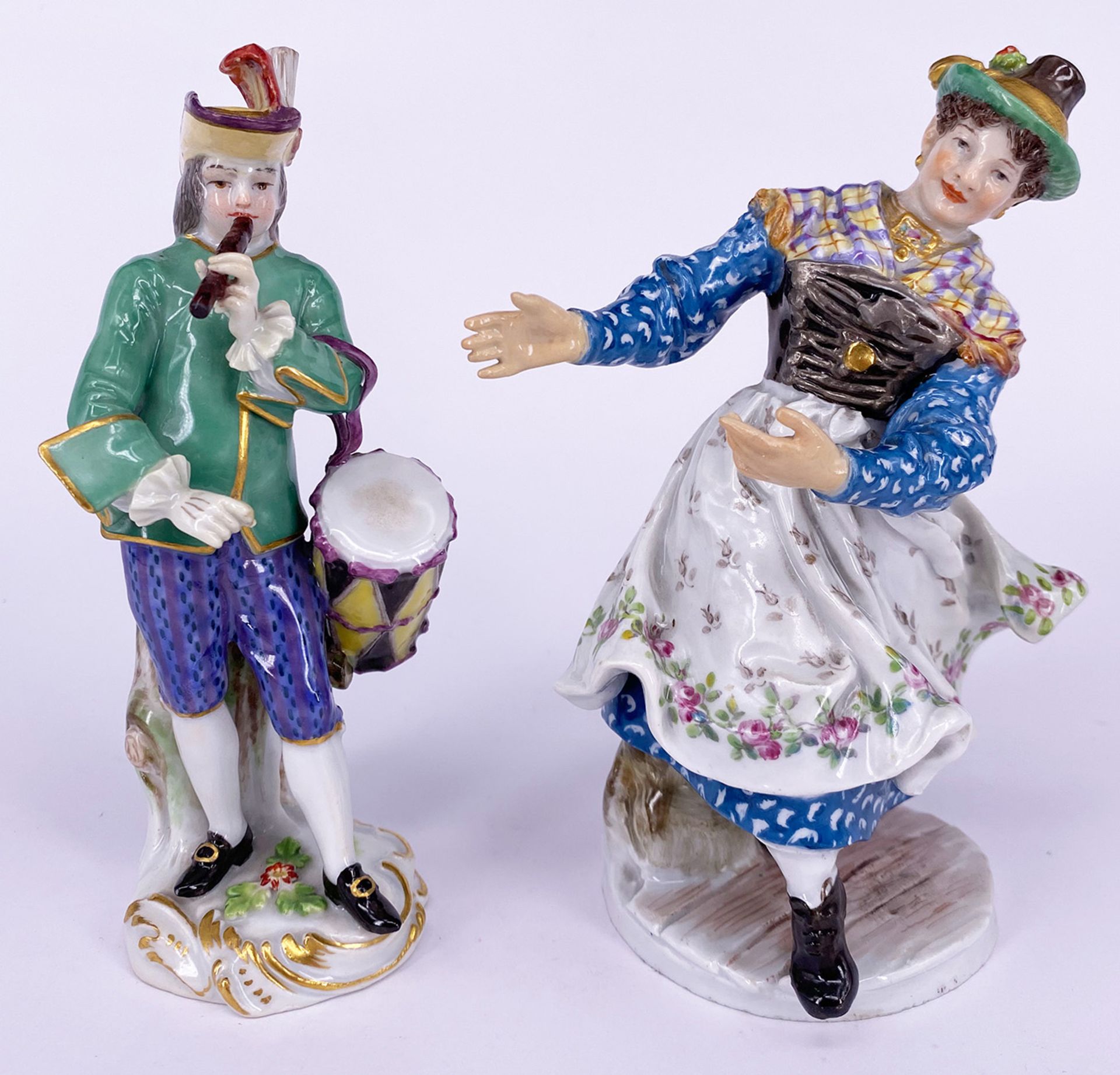 Meissen, zwei Porzellanfiguren: "Trommler", aus der Serie "Cris de Paris", Musikant mit Flöte und