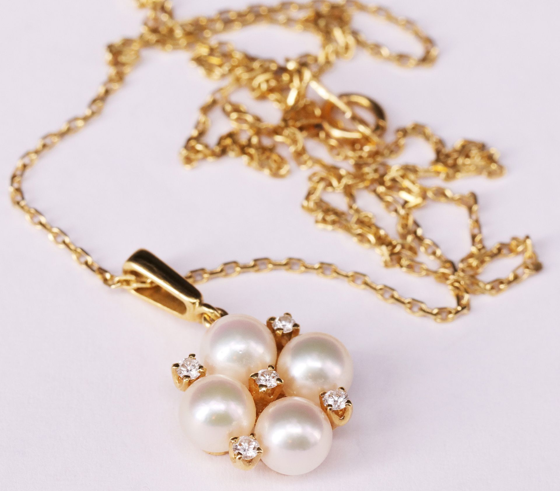 Anhänger mit Perlen und Diamanten, dazu Goldkette / Pendant with pearls and diamonds, plus a gold - Bild 2 aus 3