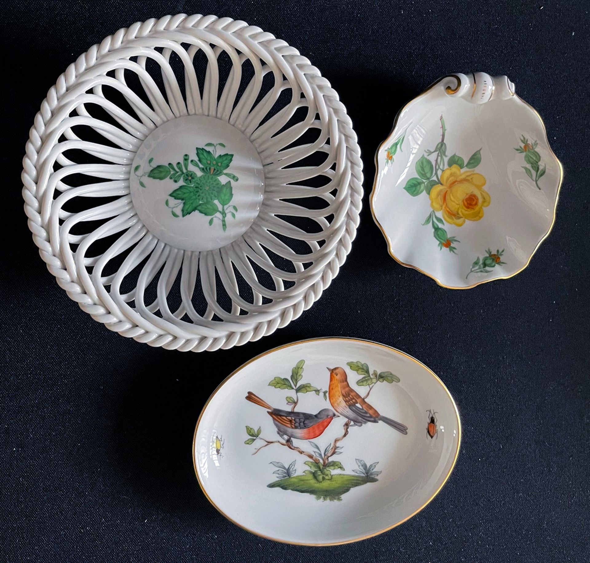 Konvolut Porzellan, bestehend aus diversen Objekten und Marken: 6 Teller mit Blumenmotiven, D. 21 - Image 6 of 13