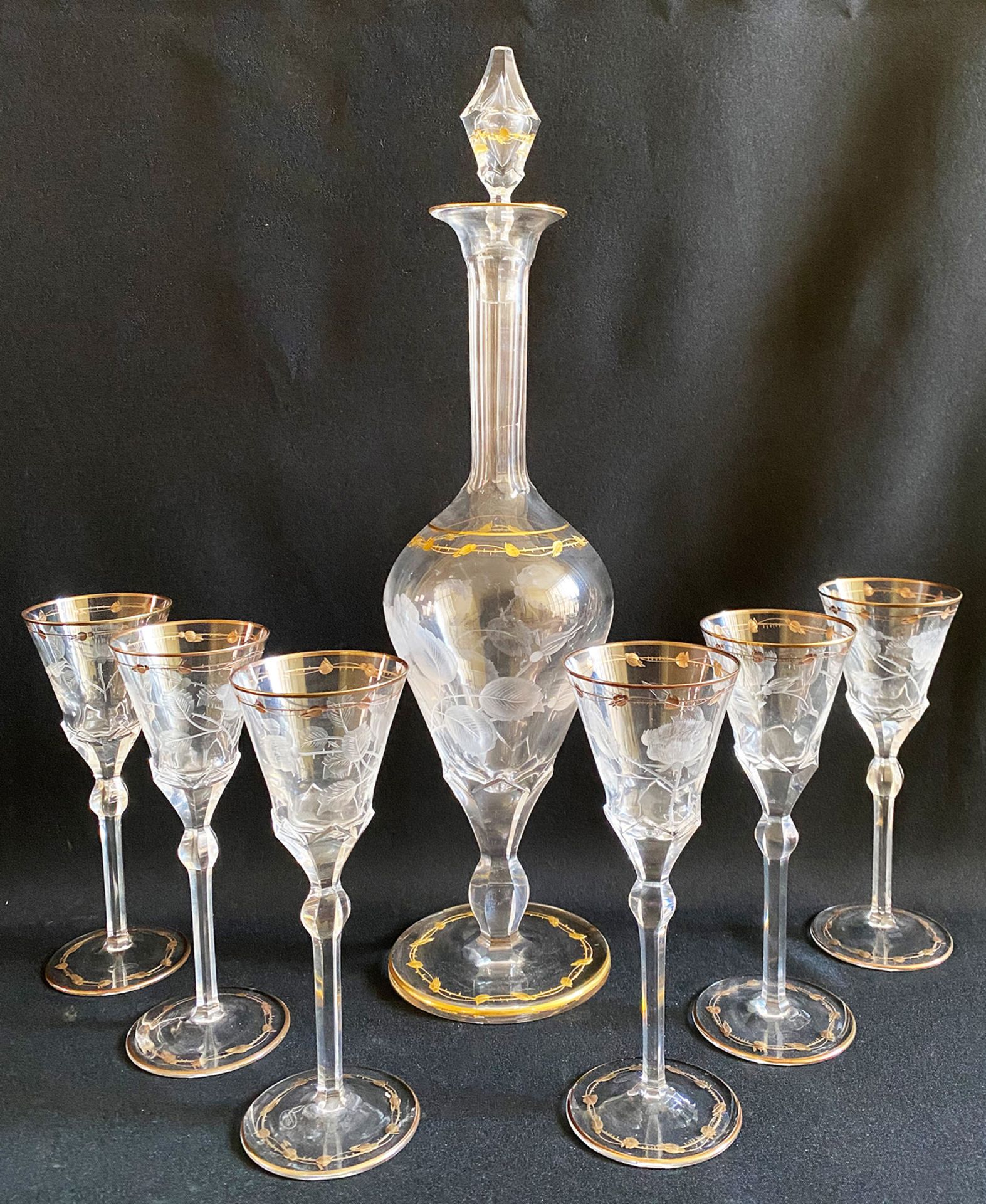 Moser, Karlsbad, Karaffe mit sechs Likörgläsern, um 1880, Serie Paula, klares Glas mit floralem