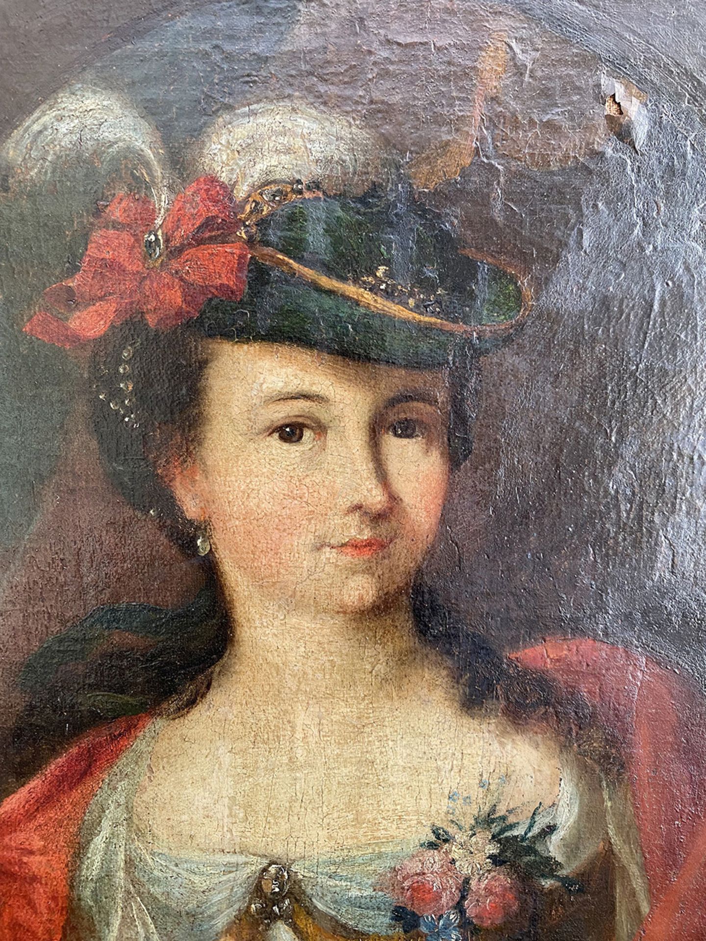 Unbekannter Portraitist, 18./19. Jh., Dame mit Hut und Blumenbouquet an ihrem eleganten Kleid, Öl/ - Bild 3 aus 3