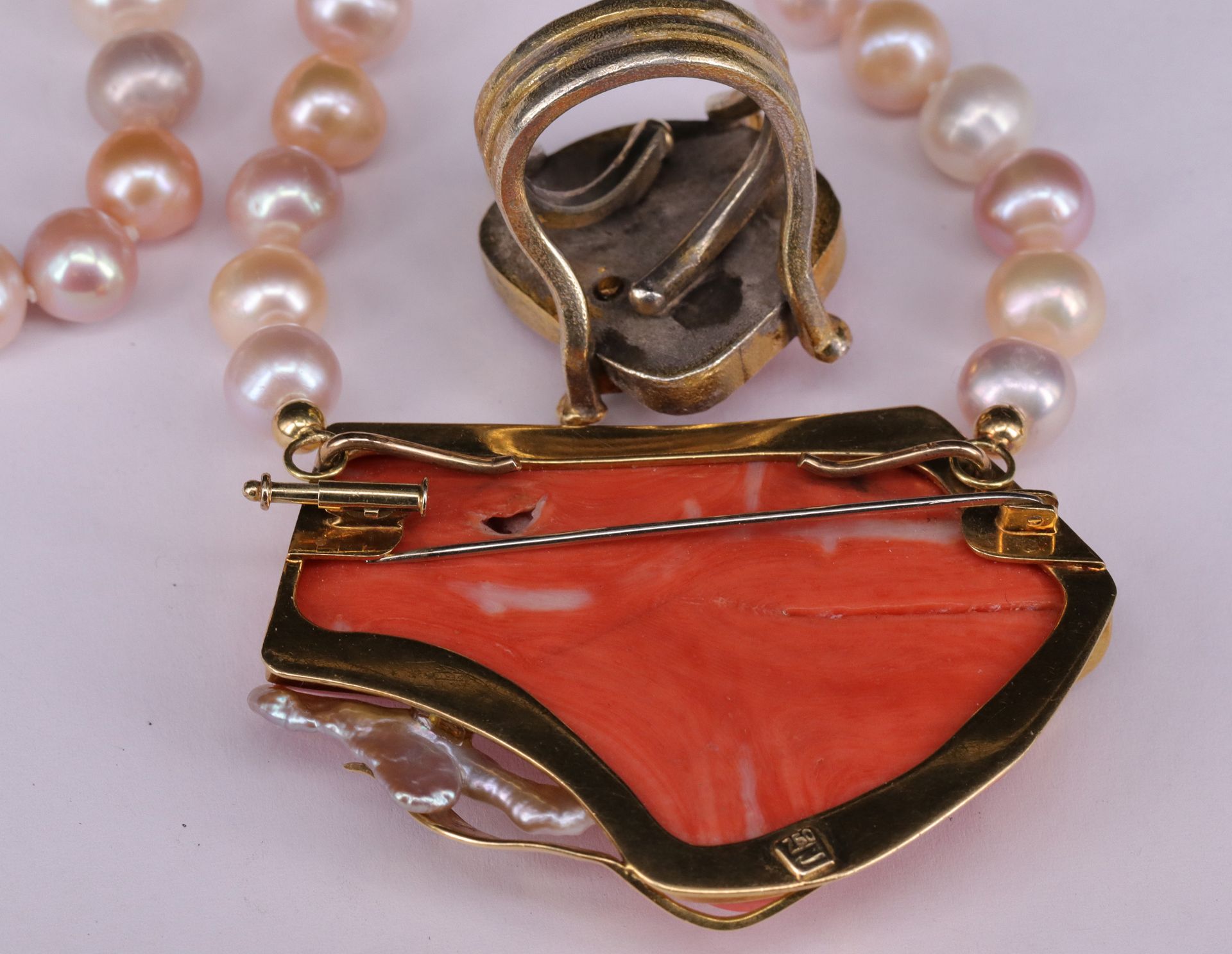 Außergewöhnlicher Anhänger und Brosche/ spectacular pendant and brooch, 750er GG, 45,2 g, mit - Bild 2 aus 3