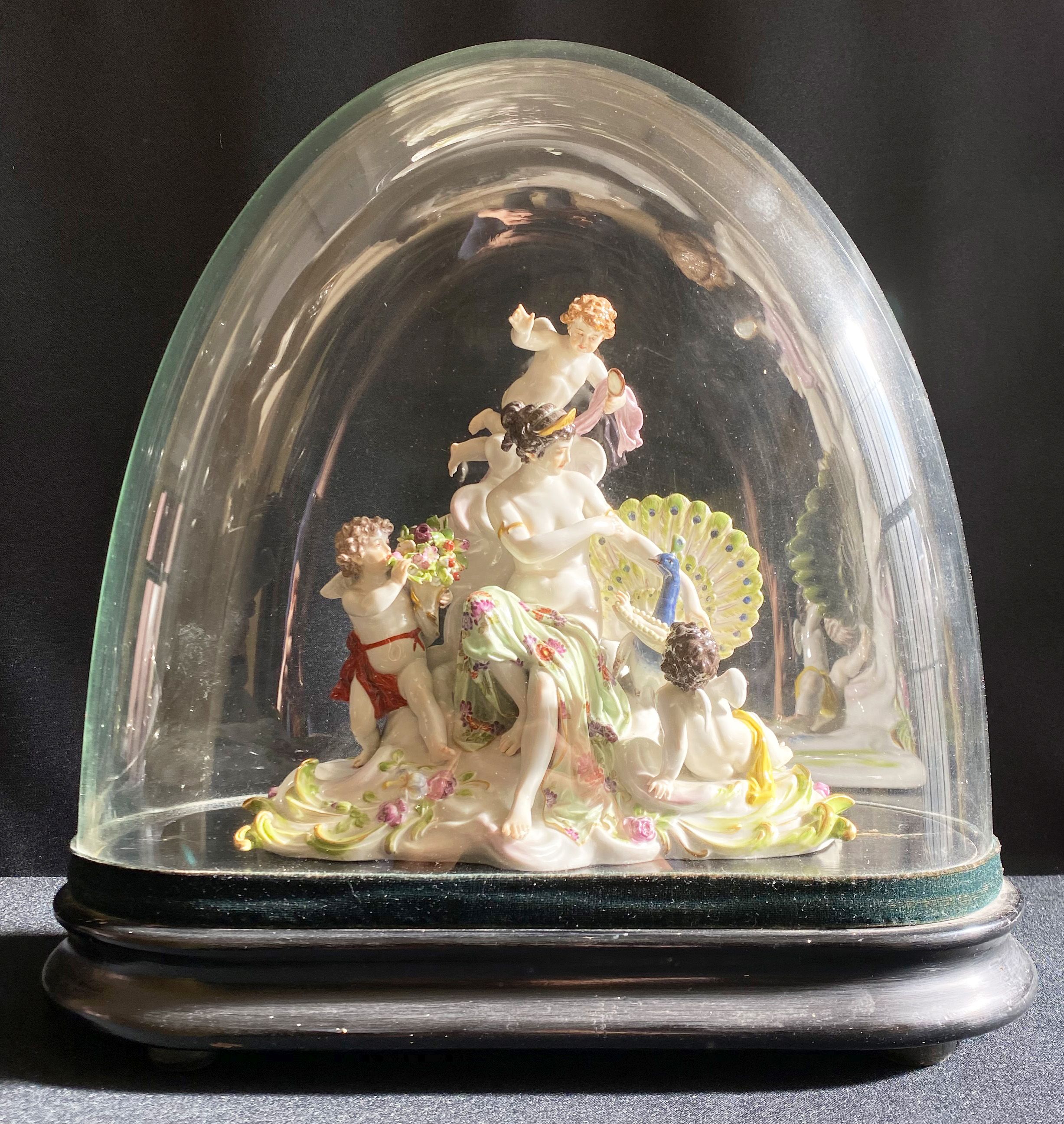 Meissen, allegorische Figurengruppe "Die Luft": Juno mit Pfau, umgeben von Putten, die ihr ein - Image 4 of 11