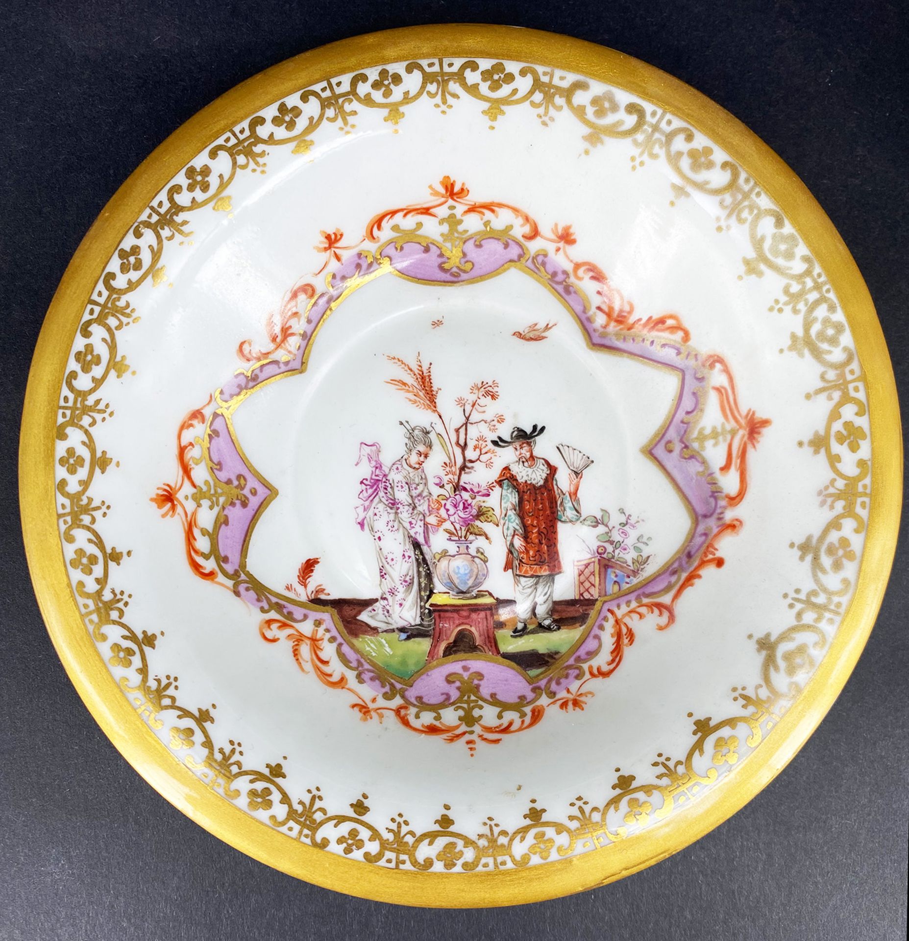 Meissen, Schokoladentasse und Unterschale mit Hoeroldt-Chinoiserien, an der Schauseite der Tasse - Bild 3 aus 7