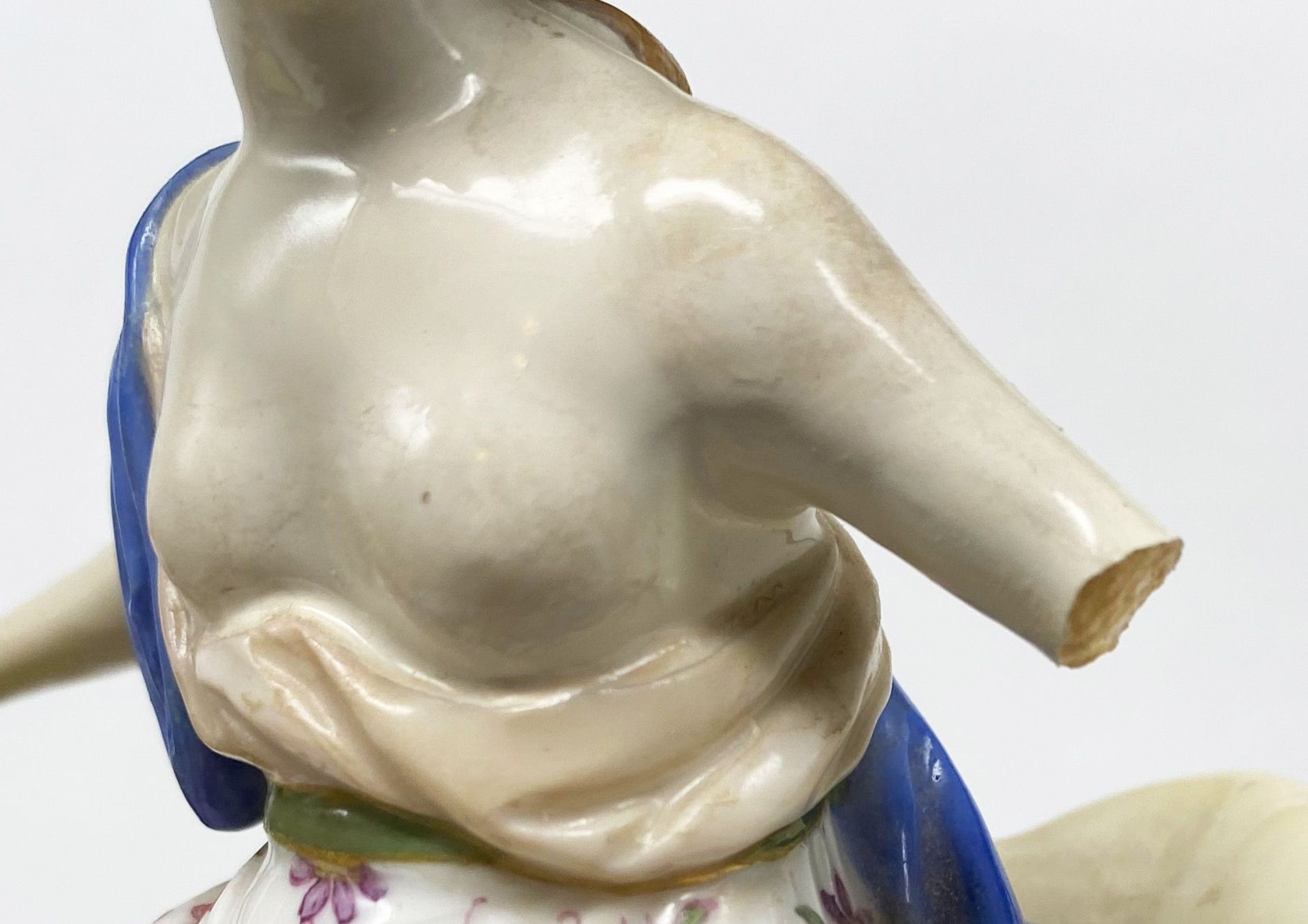 Meissen, Triumph der Venus mit Amor, in einer Muschelschale sitzend, getragen von drei Tritonen, - Image 3 of 6