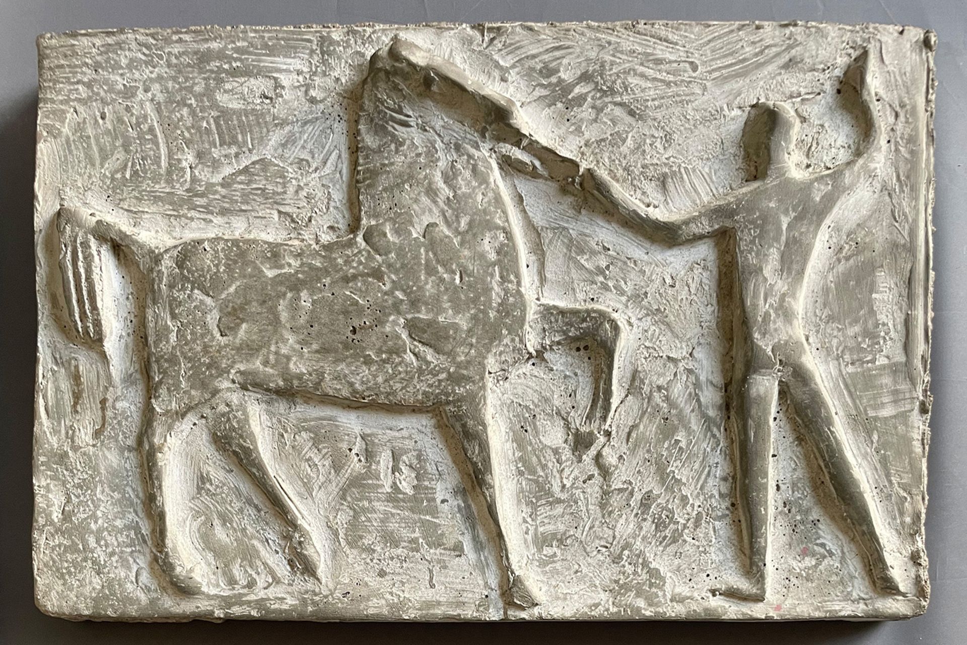 Julius Bausenwein (Rimpar 1913 - 1962), 2 Reliefplatten: Mann mit Pferd von der Seite; Quadriga - Bild 4 aus 4