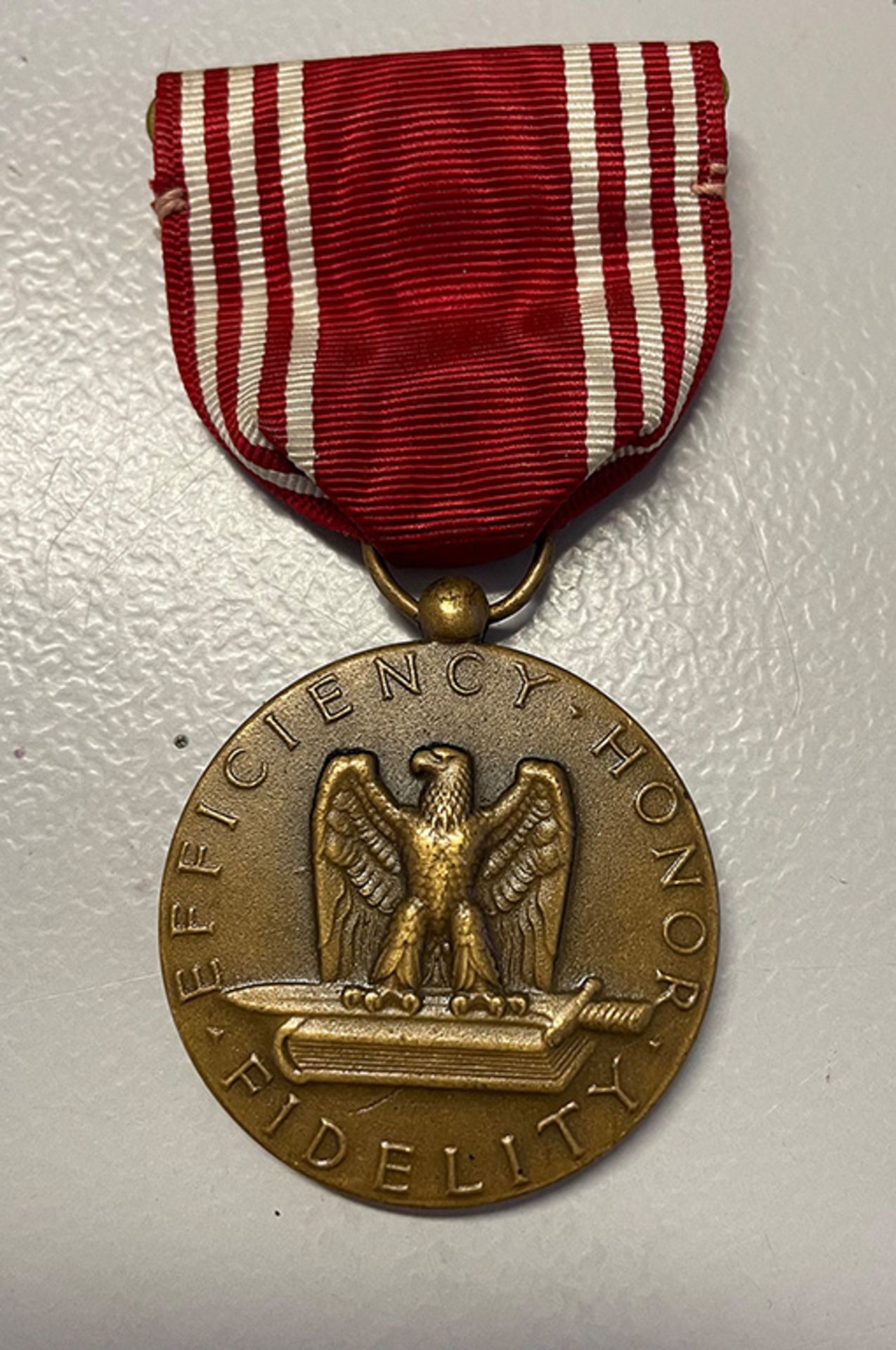 United States Army 2 Auszeichnungen: 1 x Good Conduct Medal; Obverse: relief eagle depicted - Bild 2 aus 7