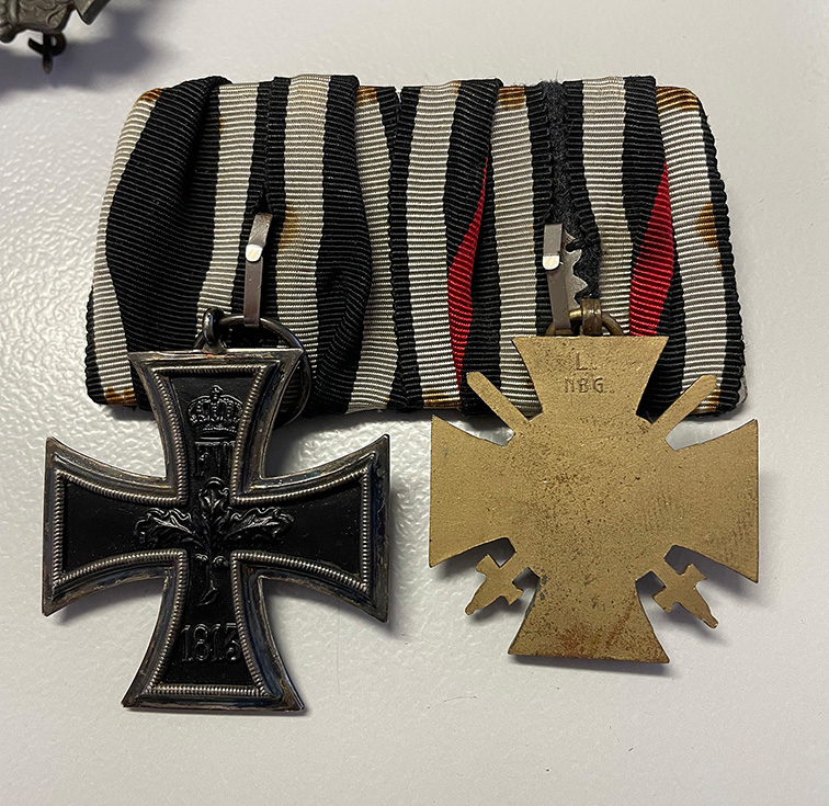 Konvolut Orden und Ehrenzeichen: 1 x Bay. M.V.O. 4 Kl. im Etui, 1 x Kriegsverdienstkreuz 2. Kl. in - Image 6 of 8