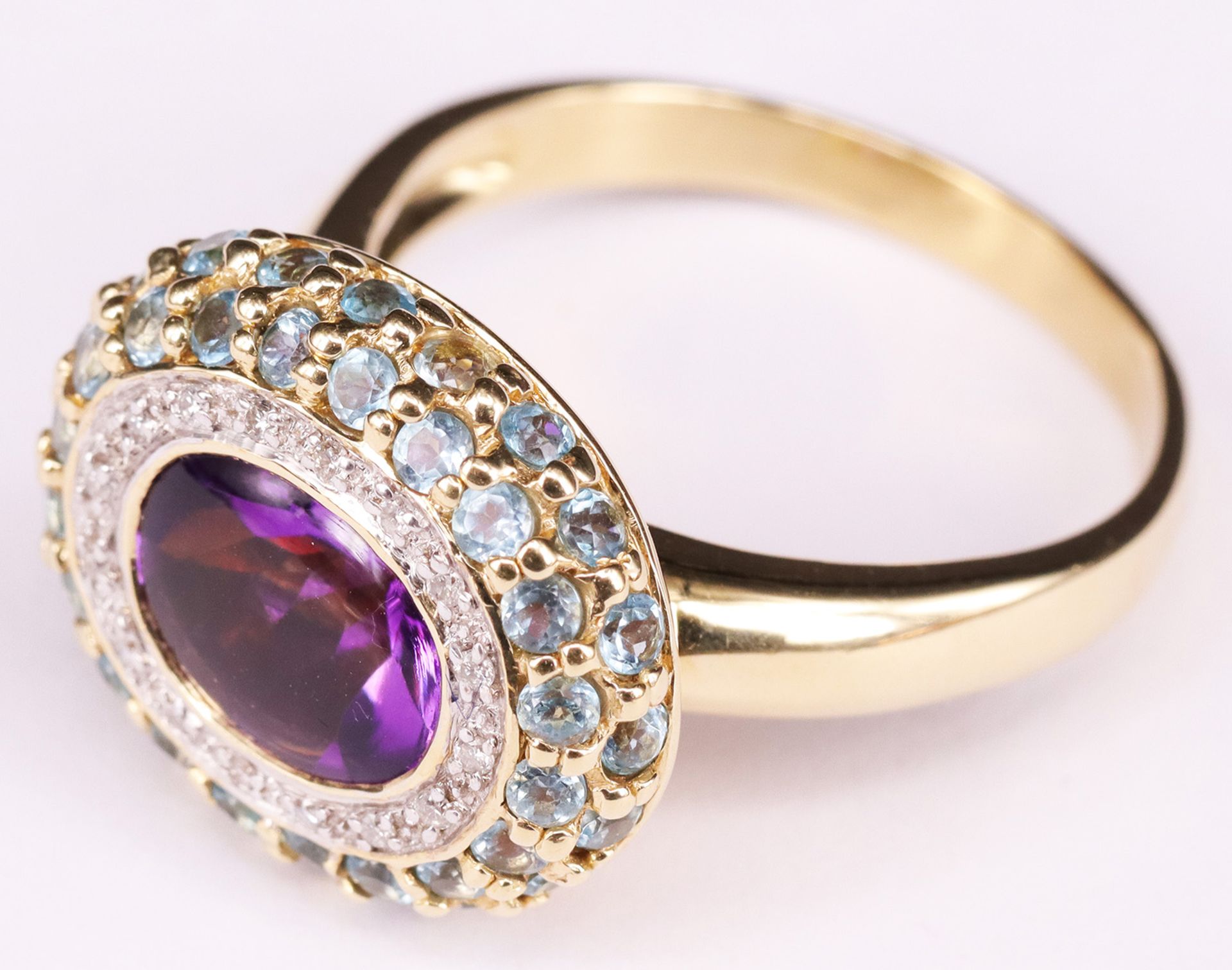 Zwei Damenringe: Amethyst und andere Edelsteine, 585er GG, 10,2 g, RG62; Ring mit Koralle und - Image 8 of 11