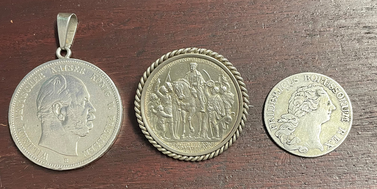 Konvolut Münzen als Schmuck: 1 x Preußen, Deutsches Reich, 5 Mark 1876 B Kaiser Wilhelm I. (1861-