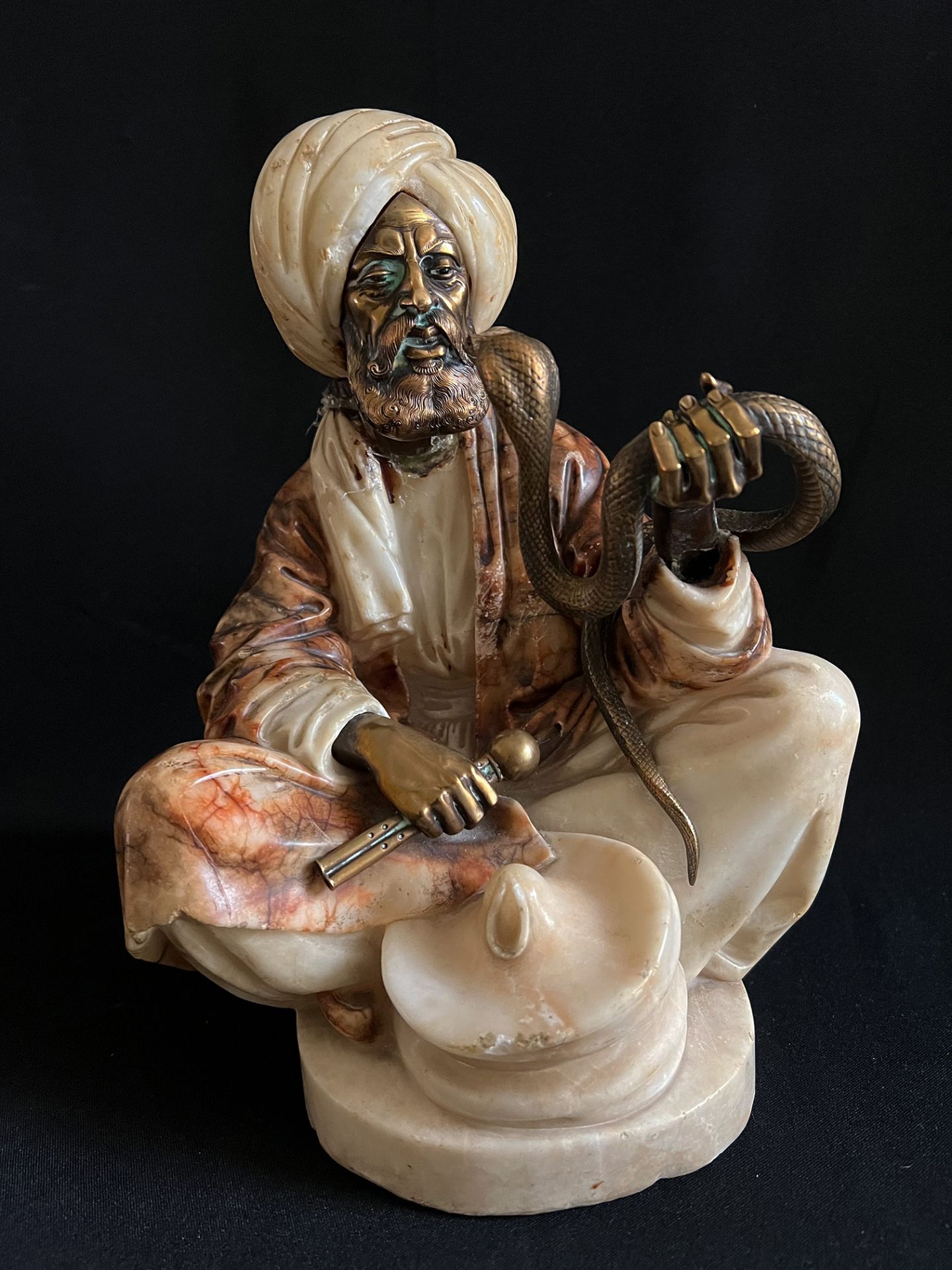 Rudolf FRANCKE-NAUTSCHÜTZ (1860-1933), Schlangenbeschwörer / Snake charmer, Alabaster und Bronze,