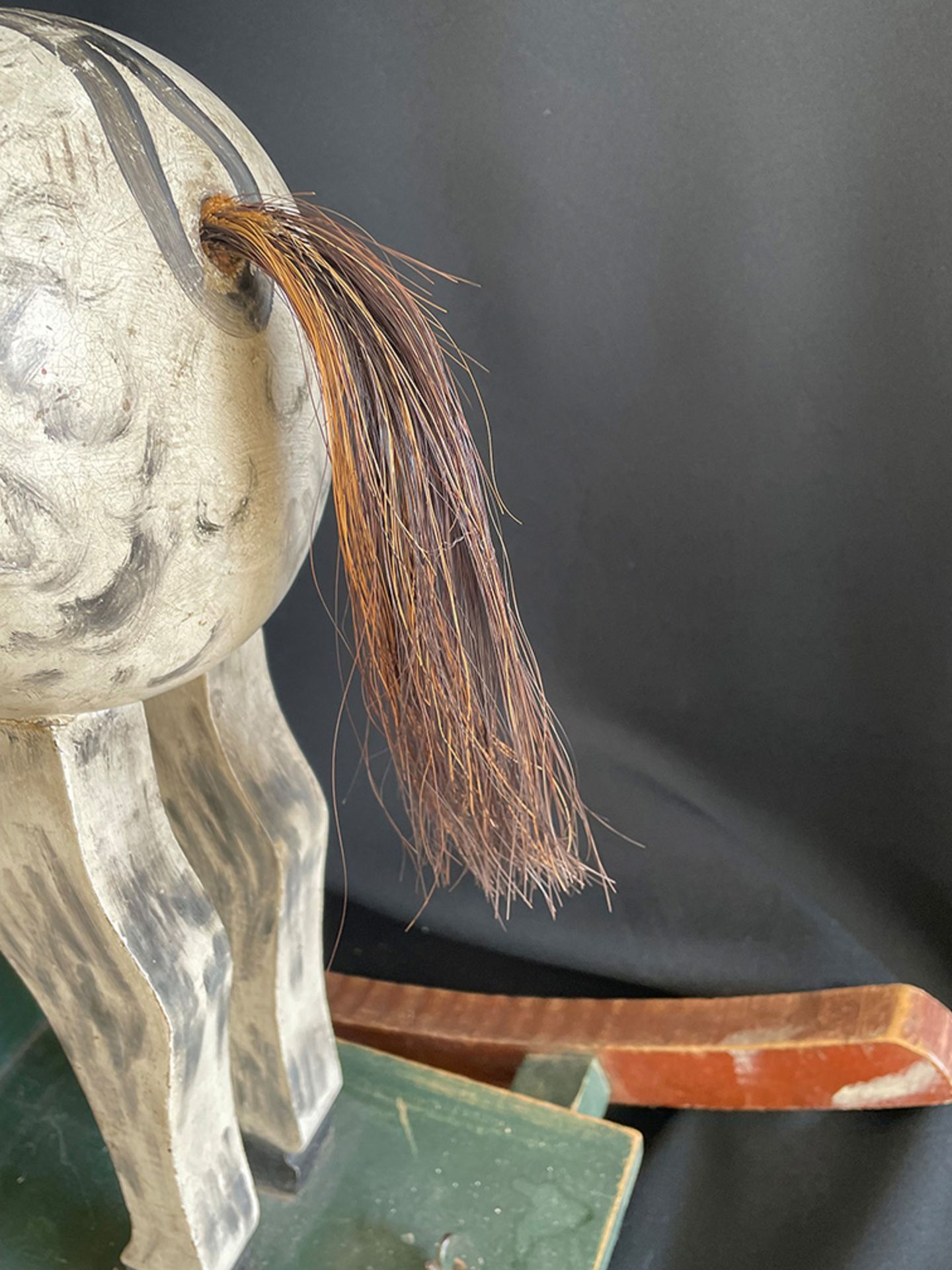 Schaukelpferd, Holz, bemalt, Schweif aus Rosshaar; Rocking horse, wood, painted, horsehair tail, - Image 3 of 4