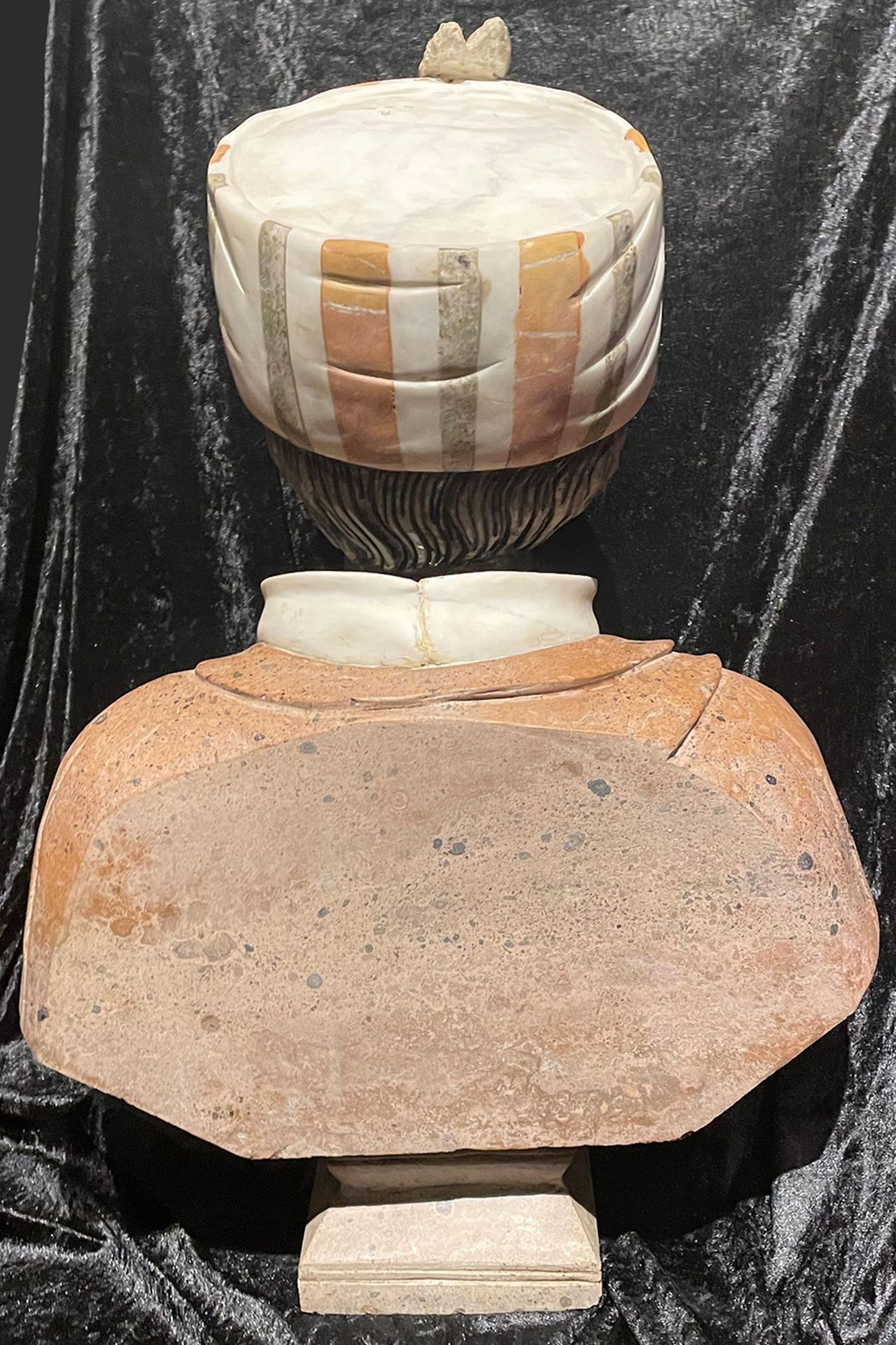Büste eines Orientalen mit Turban, verschiedenfarbiger Marmor, H. 67 cm - Image 2 of 2