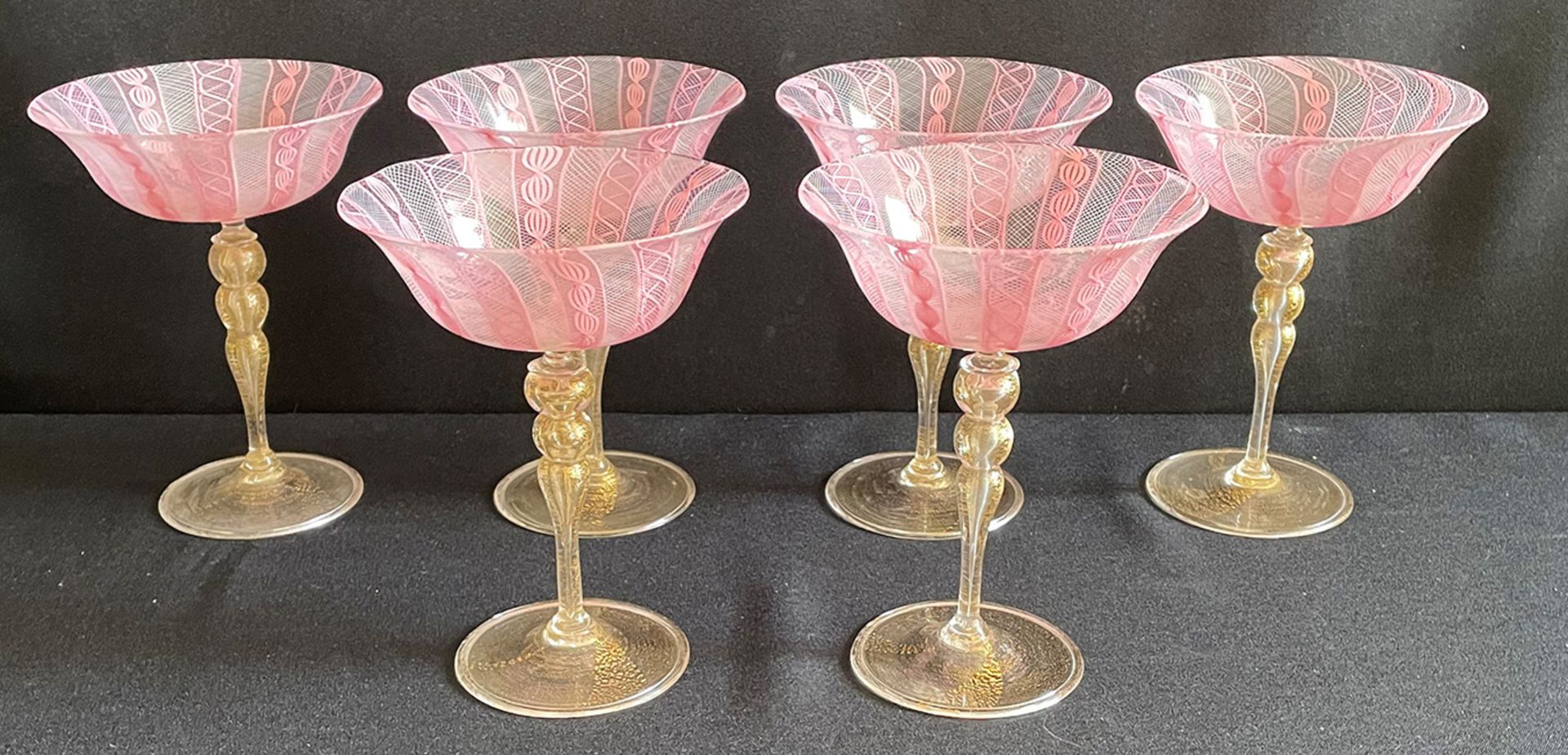 6 Sektschalen, Glaskelche, Murano, Glas, rosa Goldstaubeinschmelzungen, H. 17 cm,