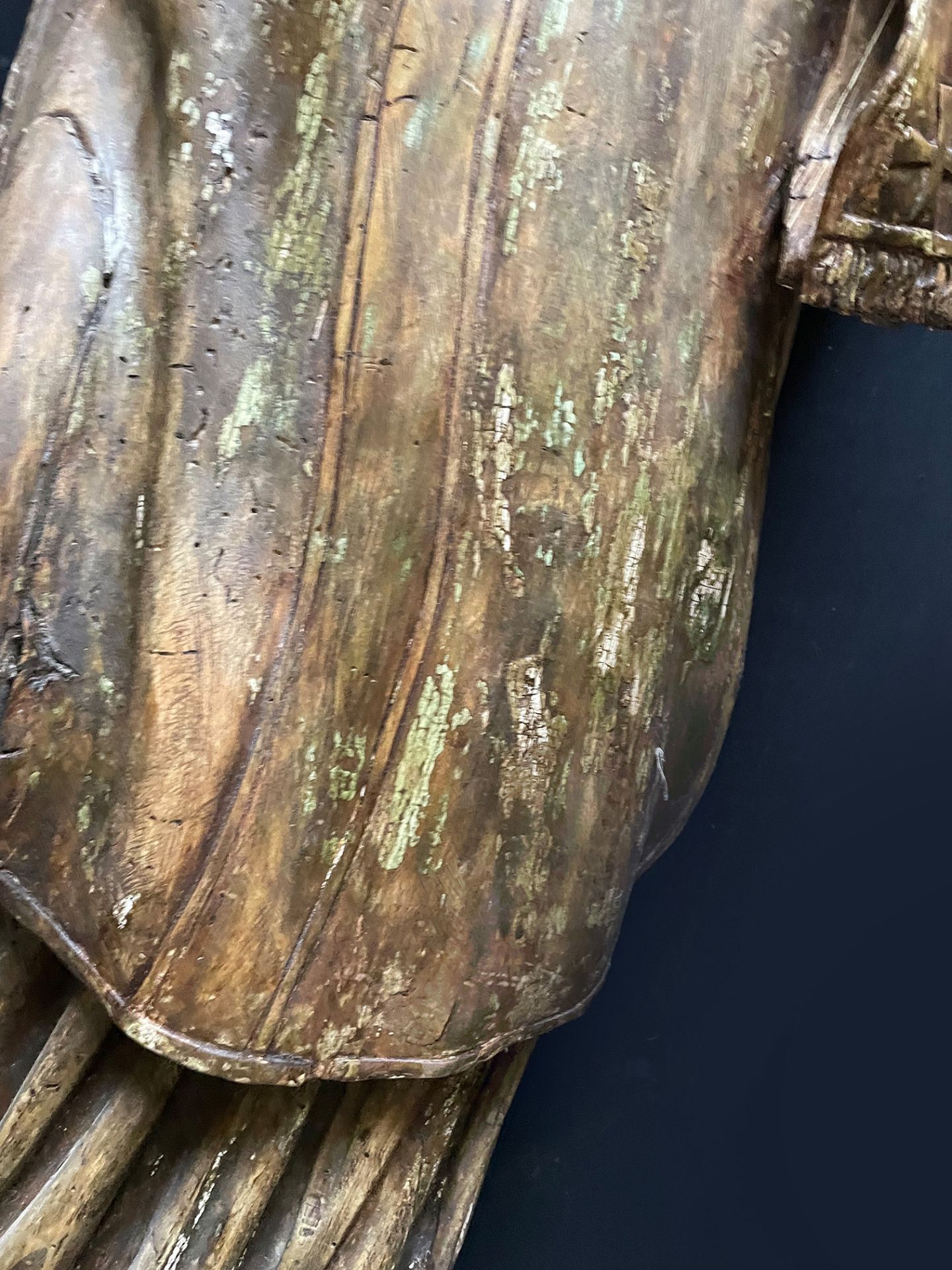 Spanien, 18. Jh. Bärtiger Heiliger im Gewand eines Diakons mit Albe und Kasel, Holz, rückseitig - Image 4 of 5