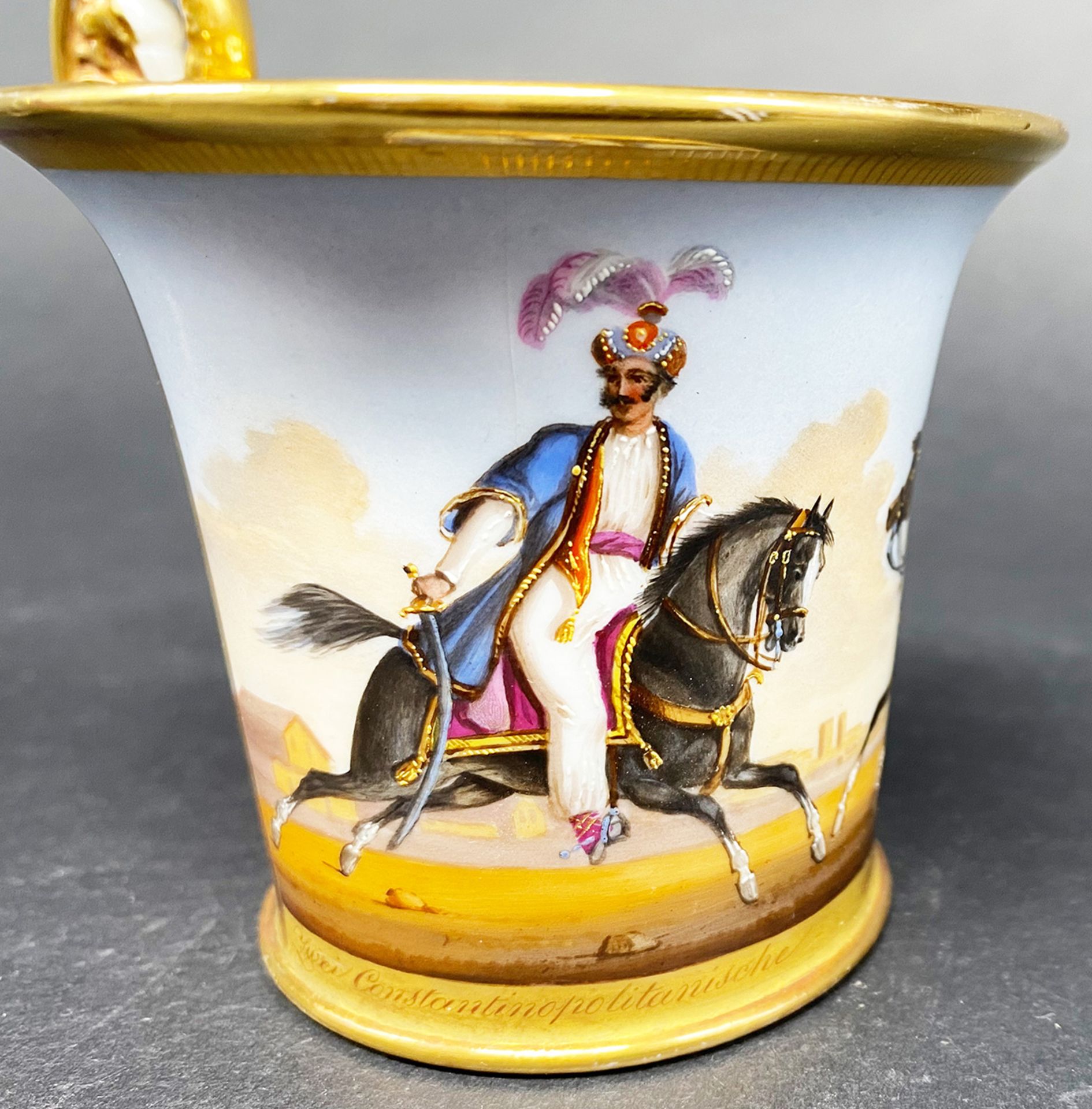 Tasse mit orientalischem Motiv, ungemarkt, H 10 cm - Bild 4 aus 6