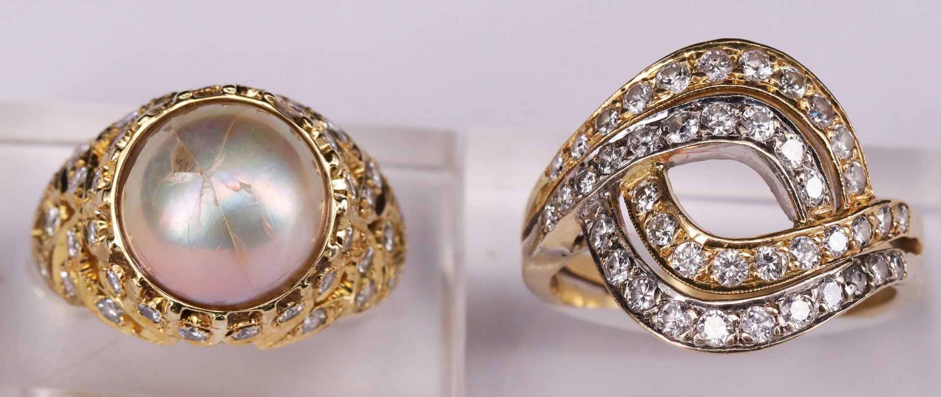 2 Ringe. Aufwändiger Diamantring, 750er GG, mit 1,38 ct Diamanten, RG63, Herkunft Israel. Sowie