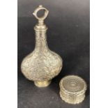 Parfümflakon und Riechdose, Silber: flacher Bauchiger Flakon, auf rundem Stand mit Deckel, mit