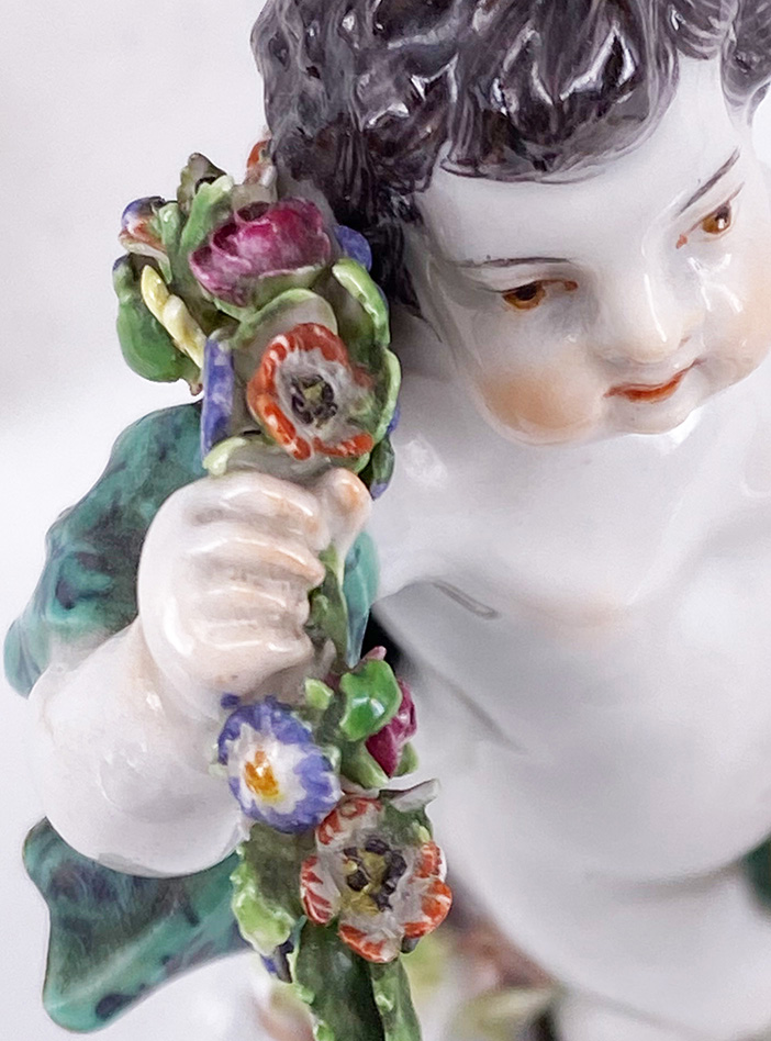 Meissen, Konvolut Figuren mit Blumen: Höfischer Herr mit Hut und Blumengirlande über den - Image 7 of 11