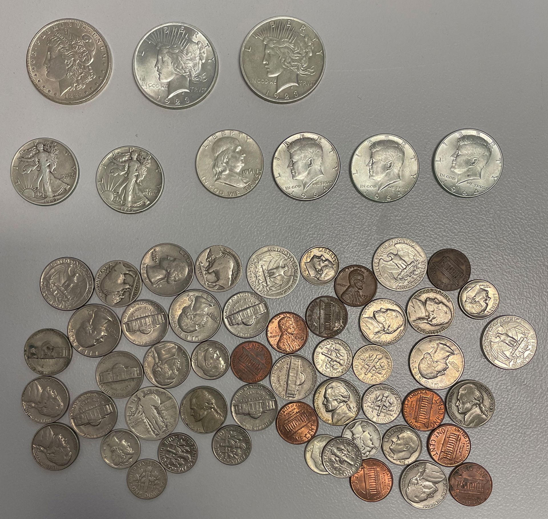 Konvolut Münzen USA, darunter 1 x Siber-Dollar 1885; 2 x Silber-Dollar 1923, 6 x Half Dollar (1943, - Bild 8 aus 14