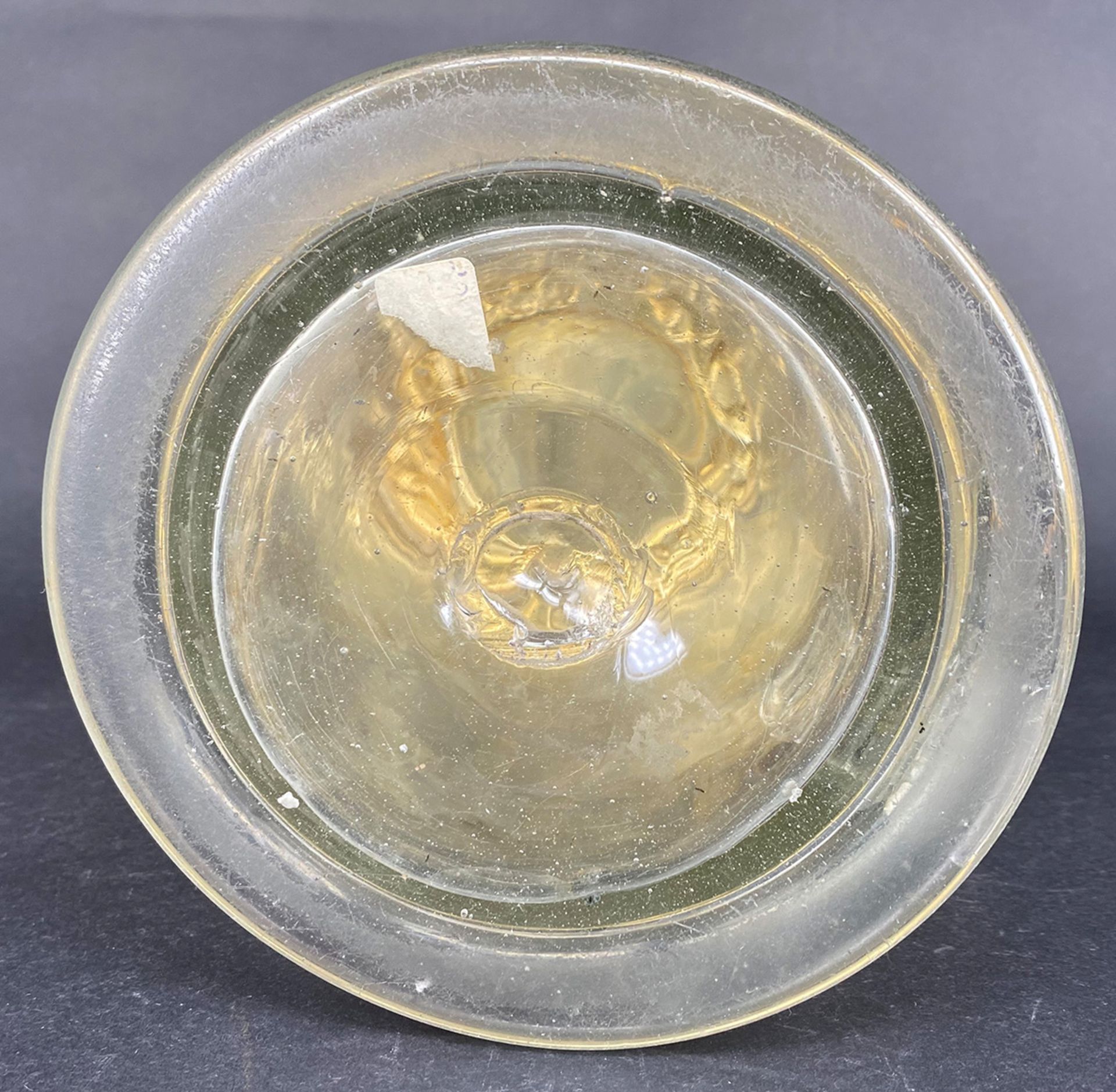 Barocker Walzenkrug, 18. Jh., Glaskrug mit Silberdeckel, innen vergoldet: zylindrischer, farbloser - Bild 7 aus 10