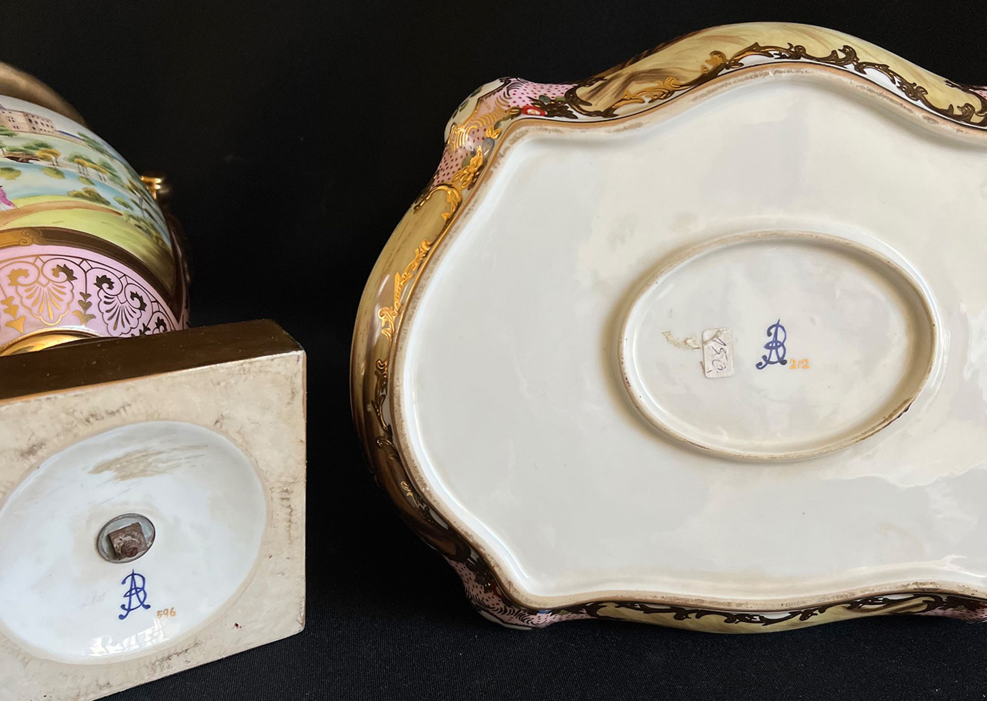 2 Objekte Porzellan, um 1900, beide gemarkt AB und nummeriert 596 und 212, Altersspuren: Vase auf - Bild 4 aus 6
