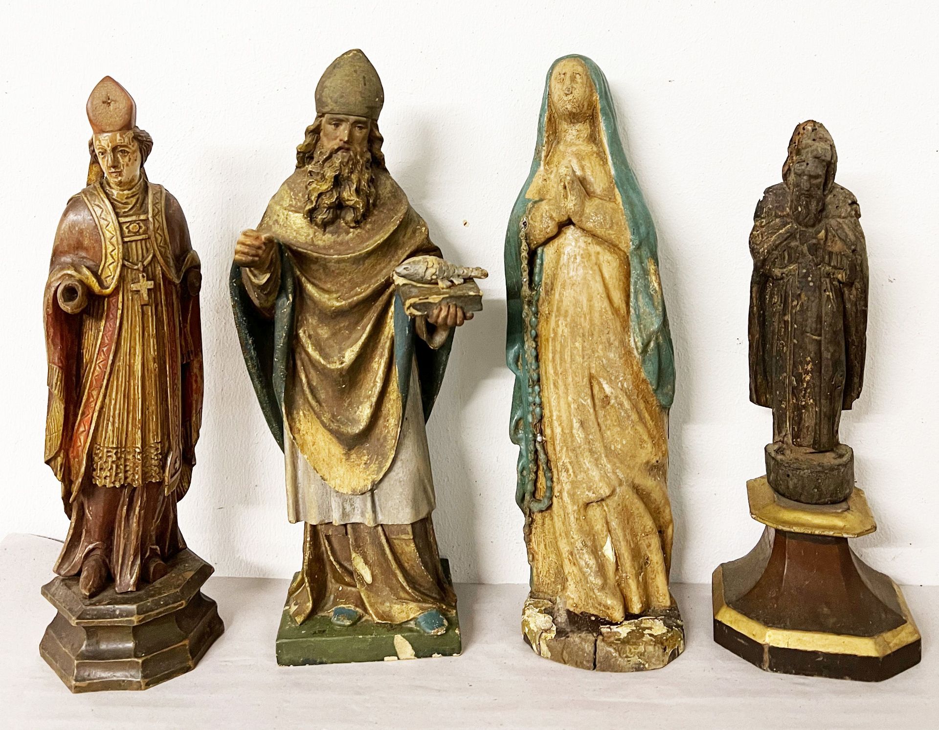 4 Figuren von Heiligen und der Mutter Gottes/ 4 figures of saints and the Mother of God. Holz,