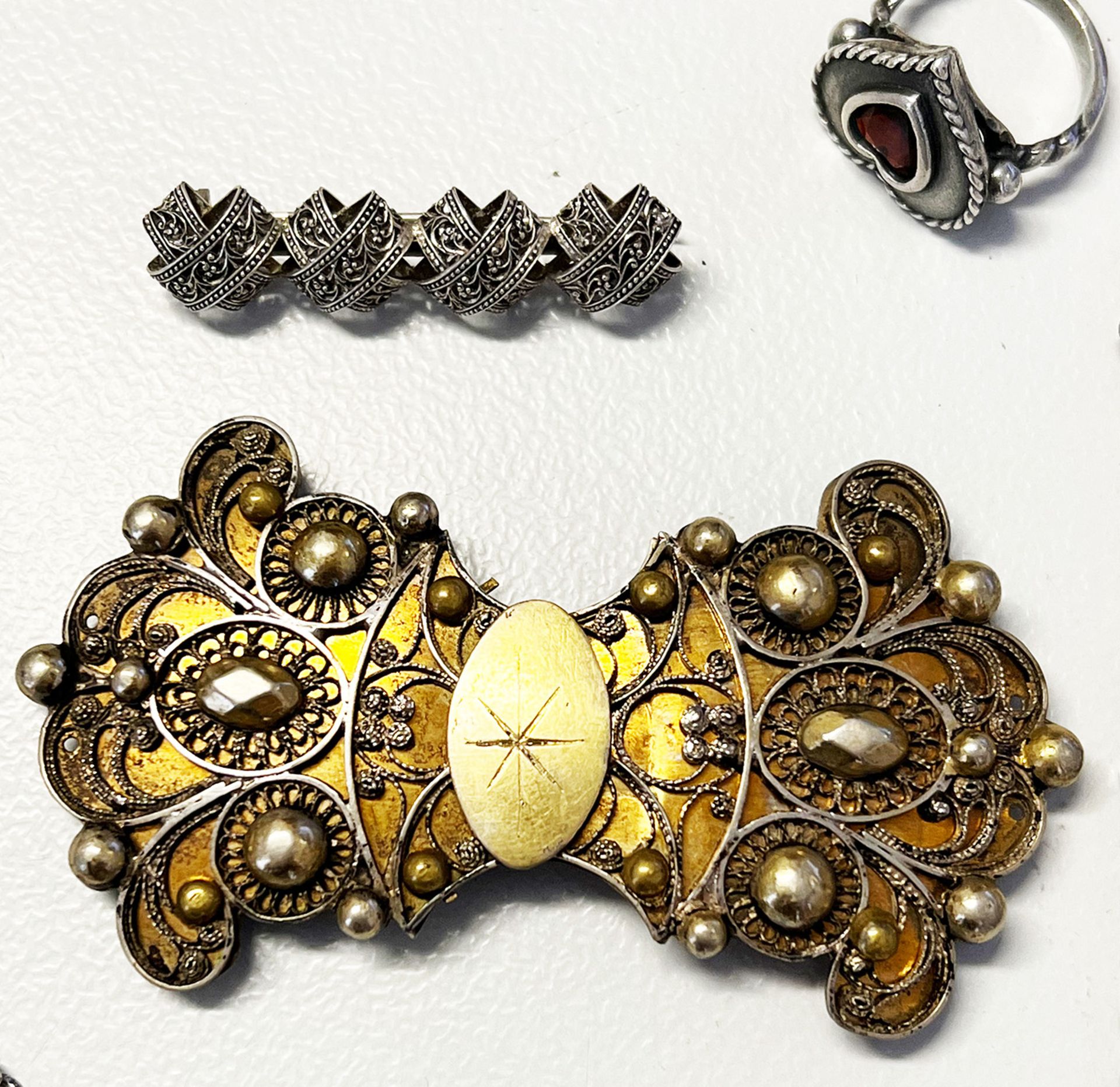 Konvolut Schmuck, 800er bis 925er Silber u.a. Materialien: Armbänder in Filigranarbeit, - Image 3 of 3