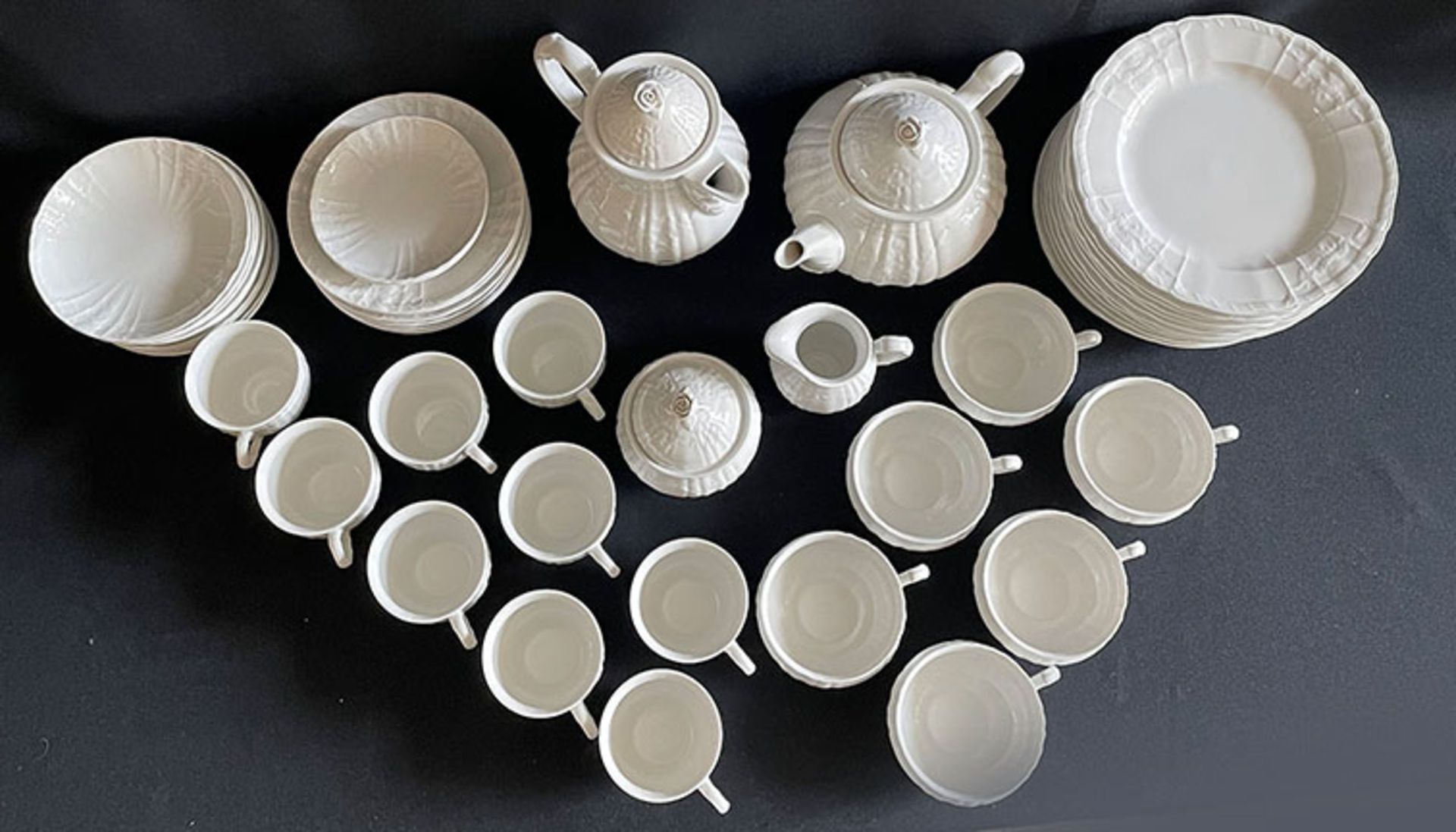 Konvolut KPM-Porzellan, "Rocaille", Kaffee-/Teeservice, Weißporzellan, reliefiert, umlaufender - Bild 2 aus 7