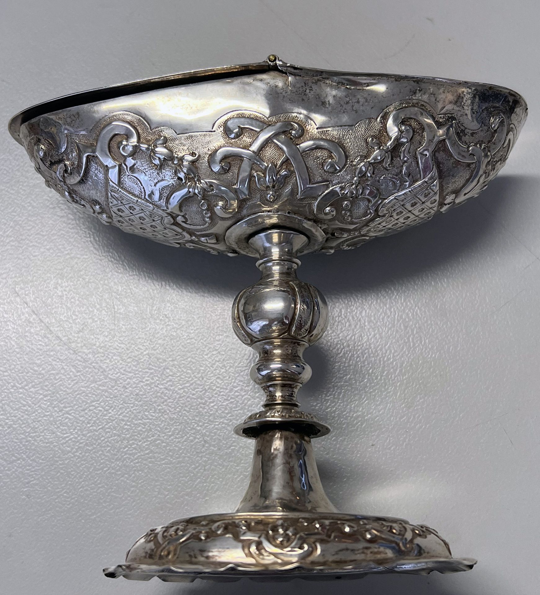 Weihrauchschiff/ Incense boat, 17./18. Jh., Silber (geprüft), mit aufklappbarem Deckel, mit - Bild 3 aus 7